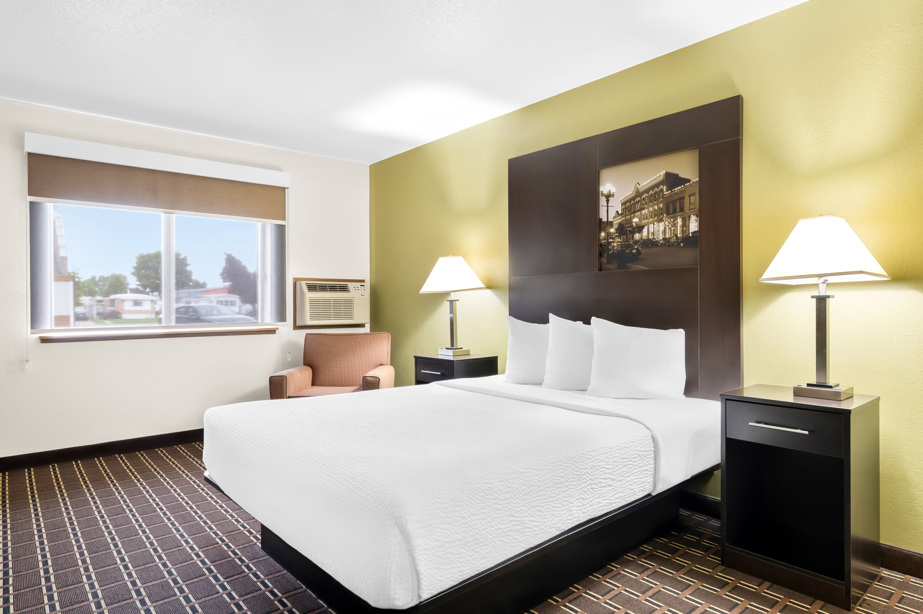 Queen bed guest room at the Super 8 by Wyndham La Crosse in La Crosse, Wisconsin