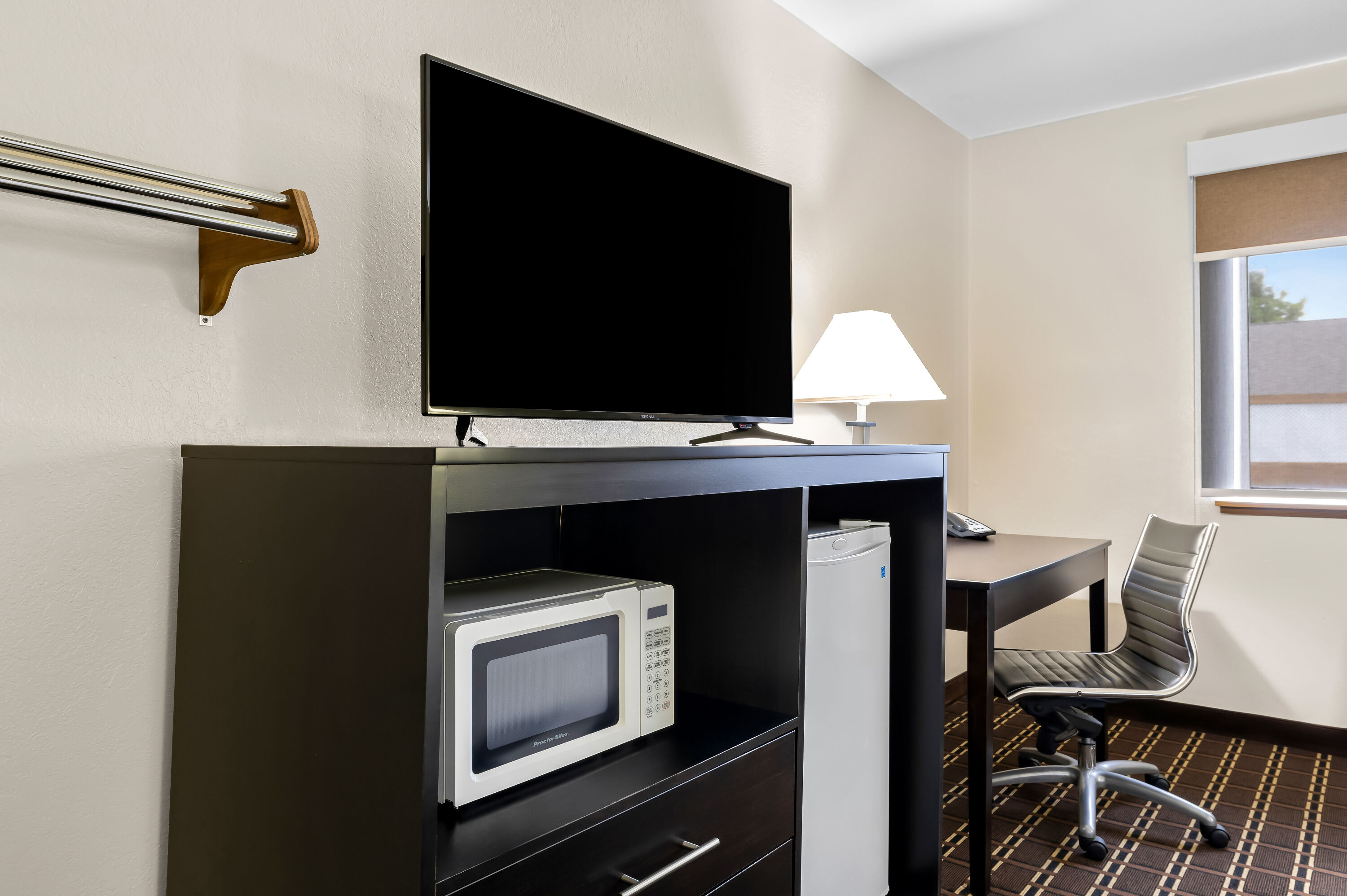 Queen bed guest room at the Super 8 by Wyndham La Crosse in La Crosse, Wisconsin