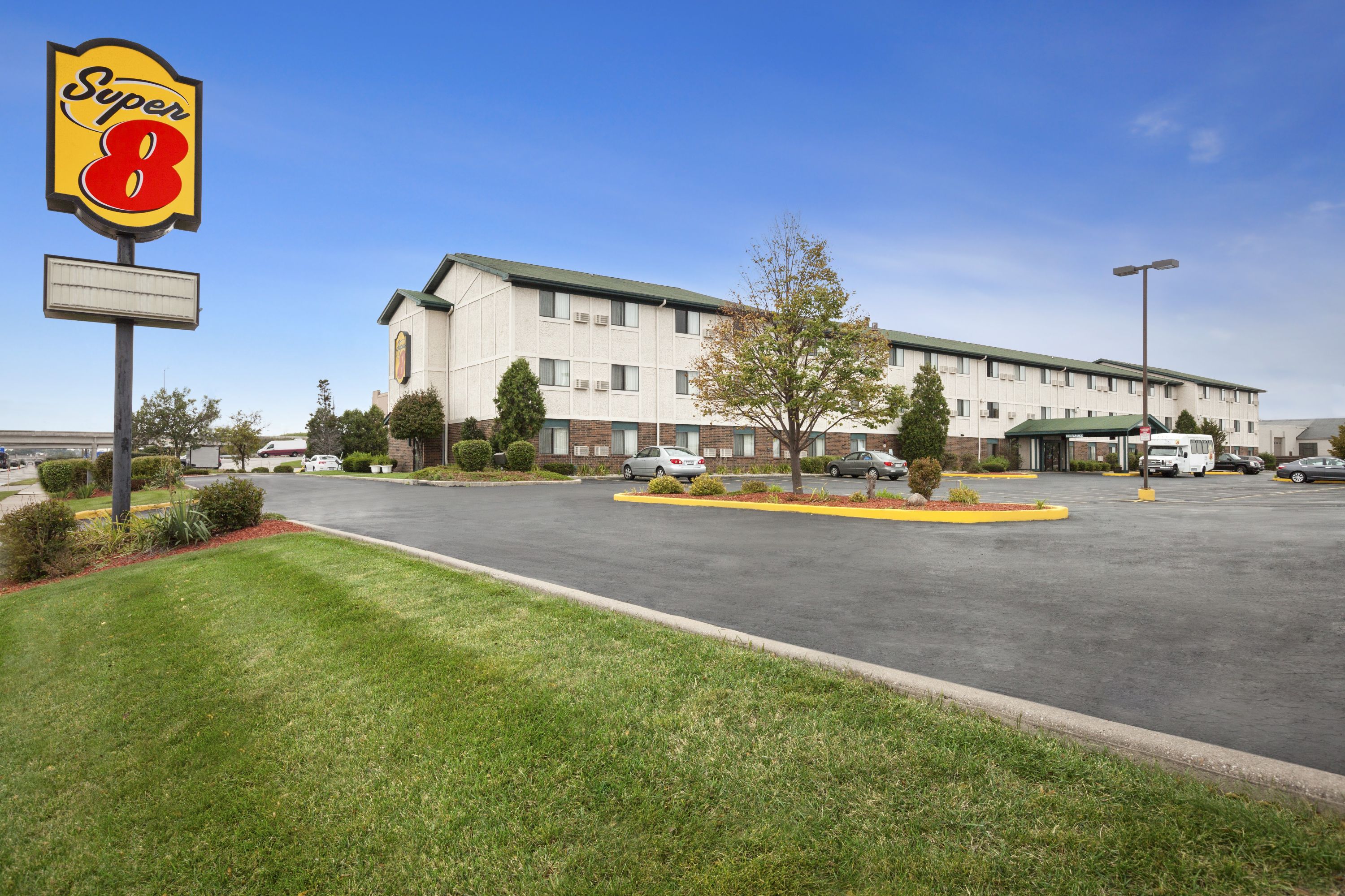 Super 8 by Wyndham Milwaukee Airport Milwaukee WI Hotels