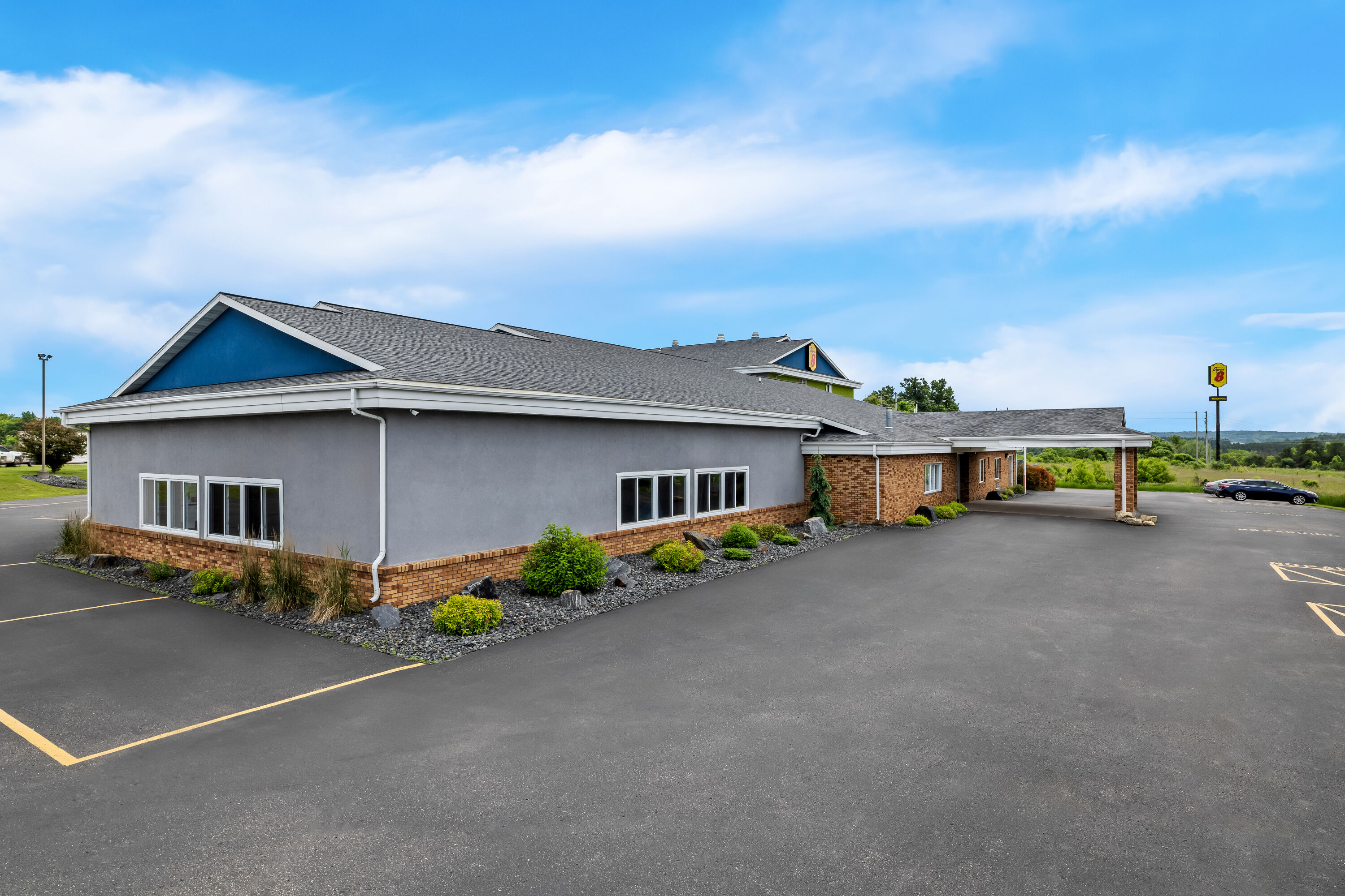 Exterior Day Image of Super 8 by Wyndham Osseo WI hotel in Osseo, Wisconsin