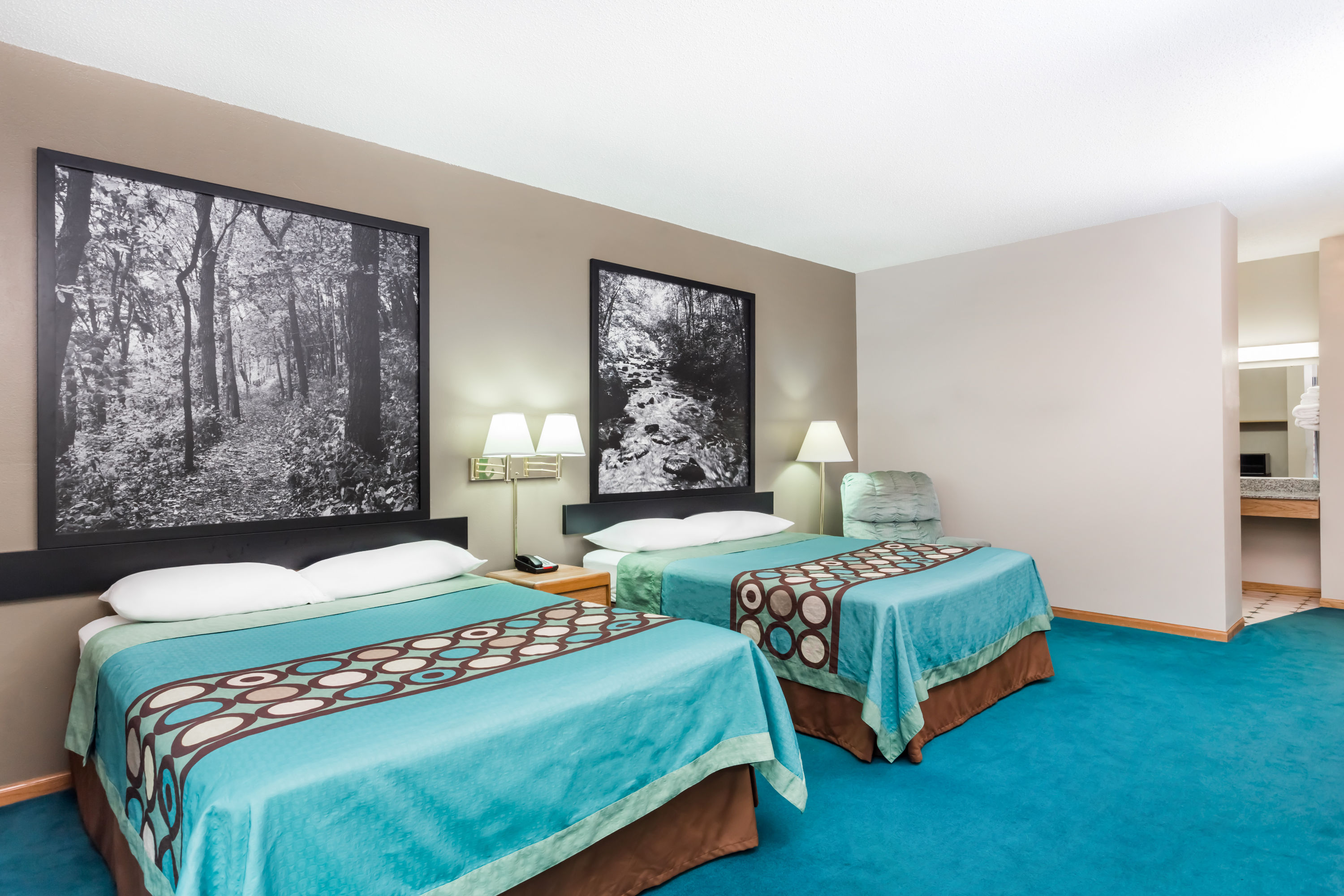 Super 8 by Wyndham Platteville suite in Platteville, Wisconsin