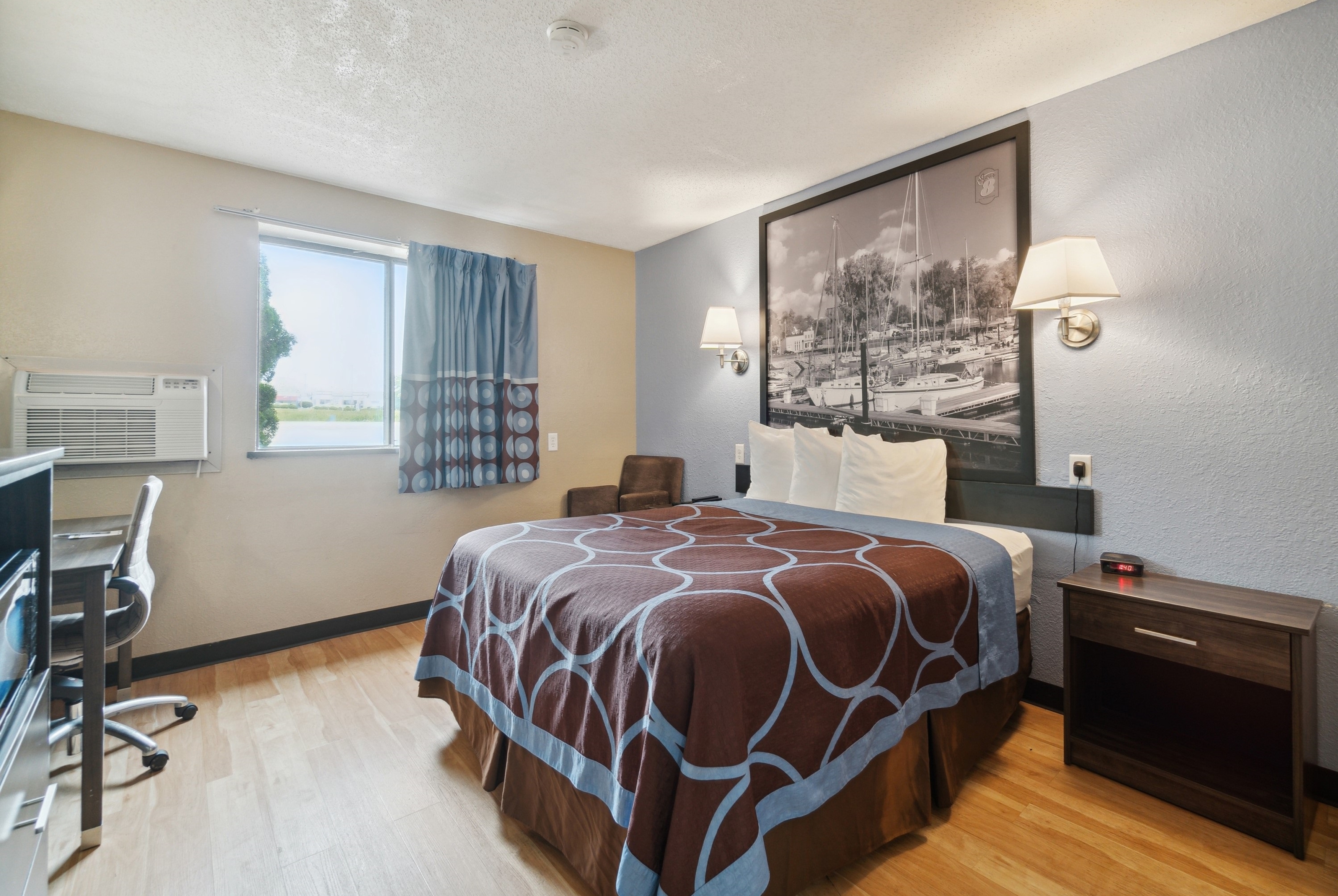 Guest room at the Super 8 by Wyndham Kenosha/Pleasant Prairie in Pleasant Prairie, Wisconsin