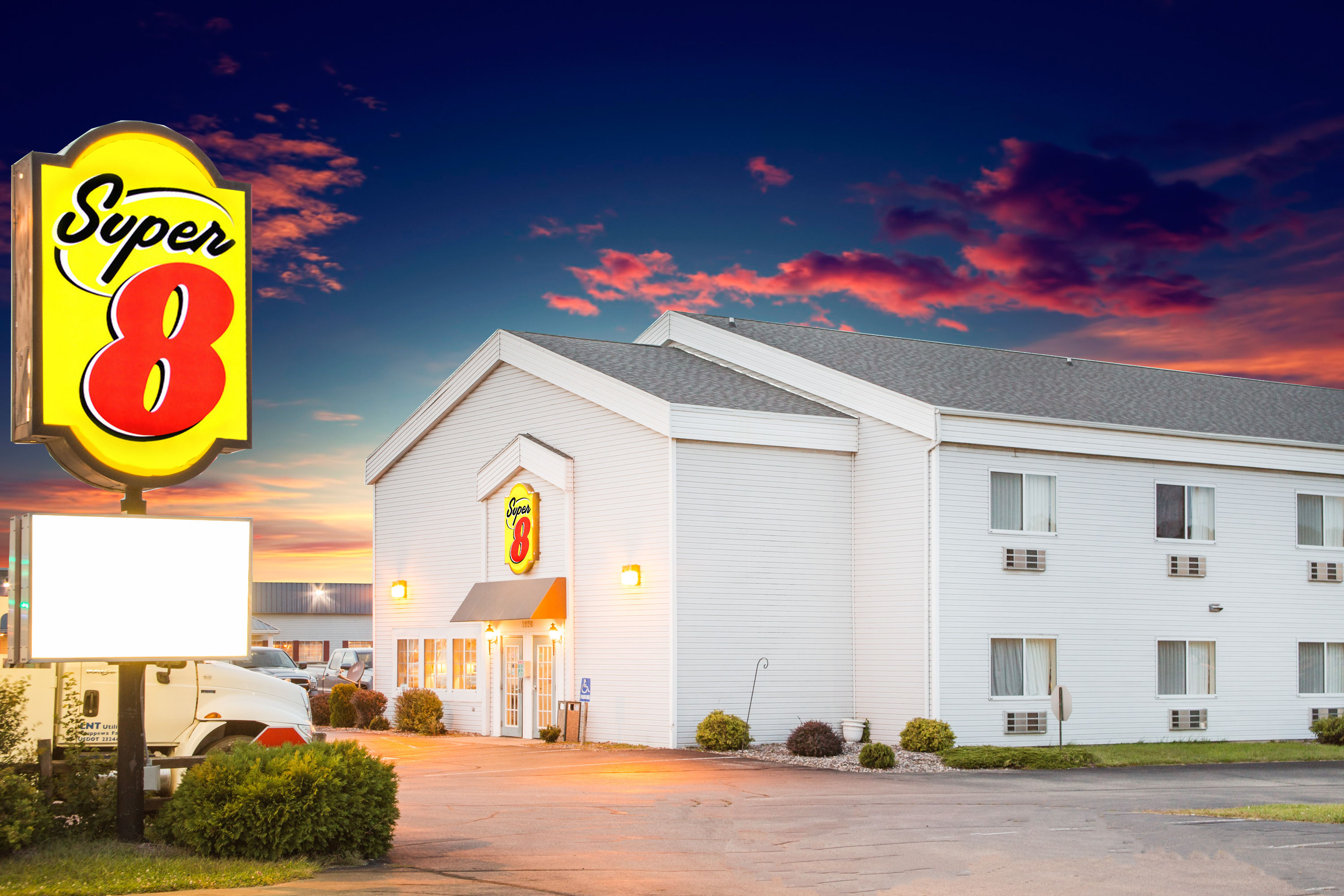Super 8 by Wyndham Prairie Du Chien Prairie du Chien, WI Hotels