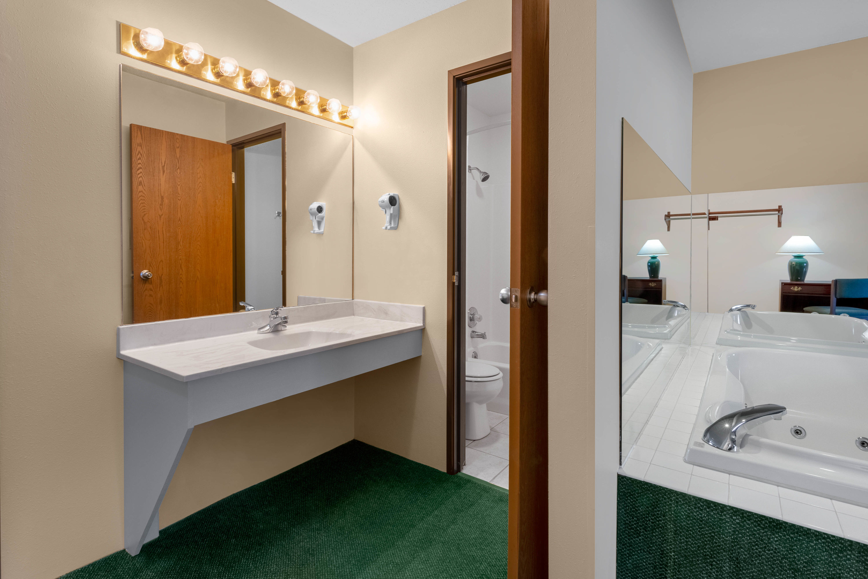Guest room bath at the Super 8 by Wyndham Reedsburg in Reedsburg, Wisconsin