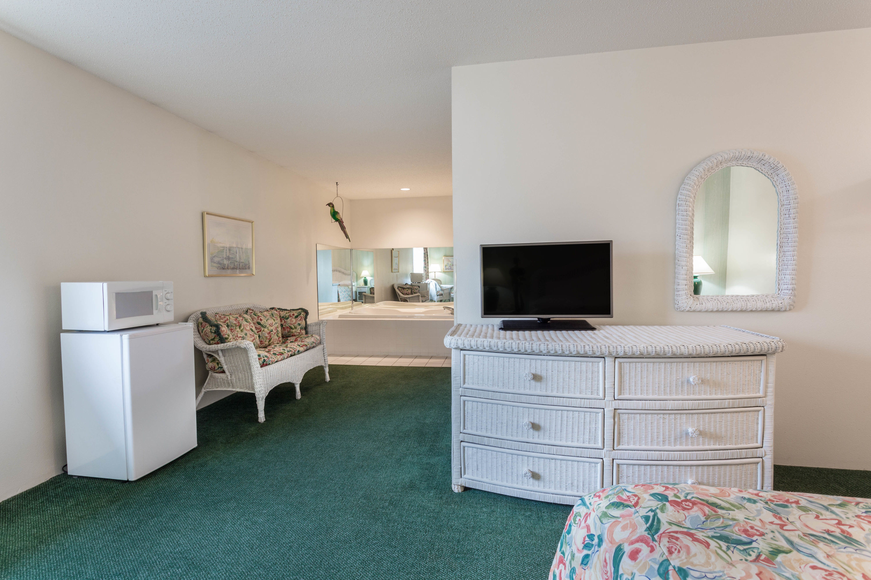 Super 8 by Wyndham Reedsburg suite in Reedsburg, Wisconsin