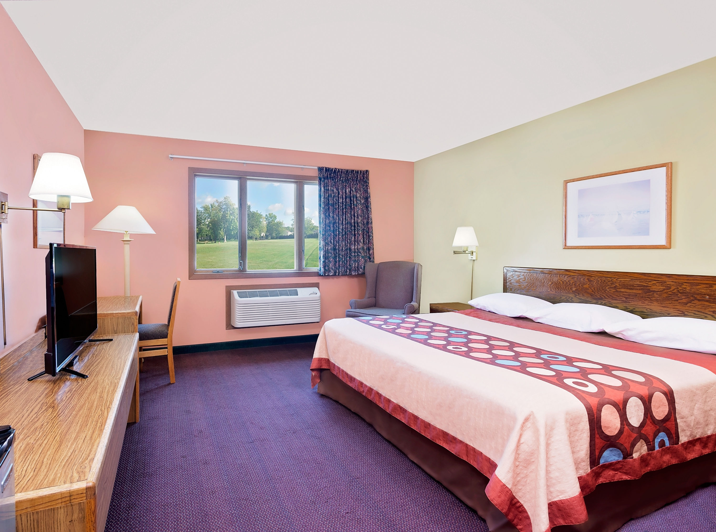 Guest room at the Super 8 by Wyndham Sturgeon Bay in Sturgeon Bay, Wisconsin