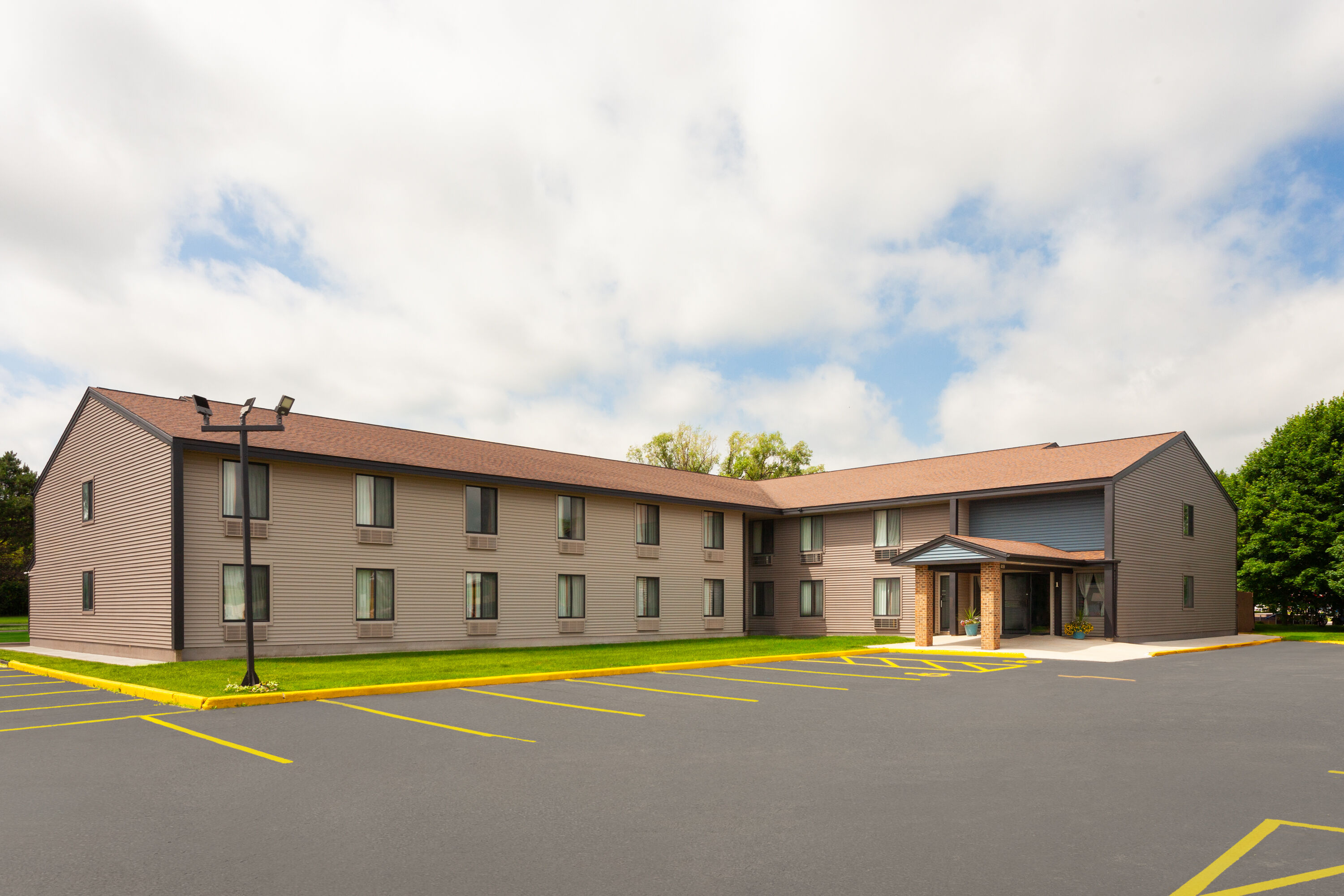 Exterior Day Image of Super 8 by Wyndham Sun Prairie/Madison E hotel in Sun Prairie, Wisconsin