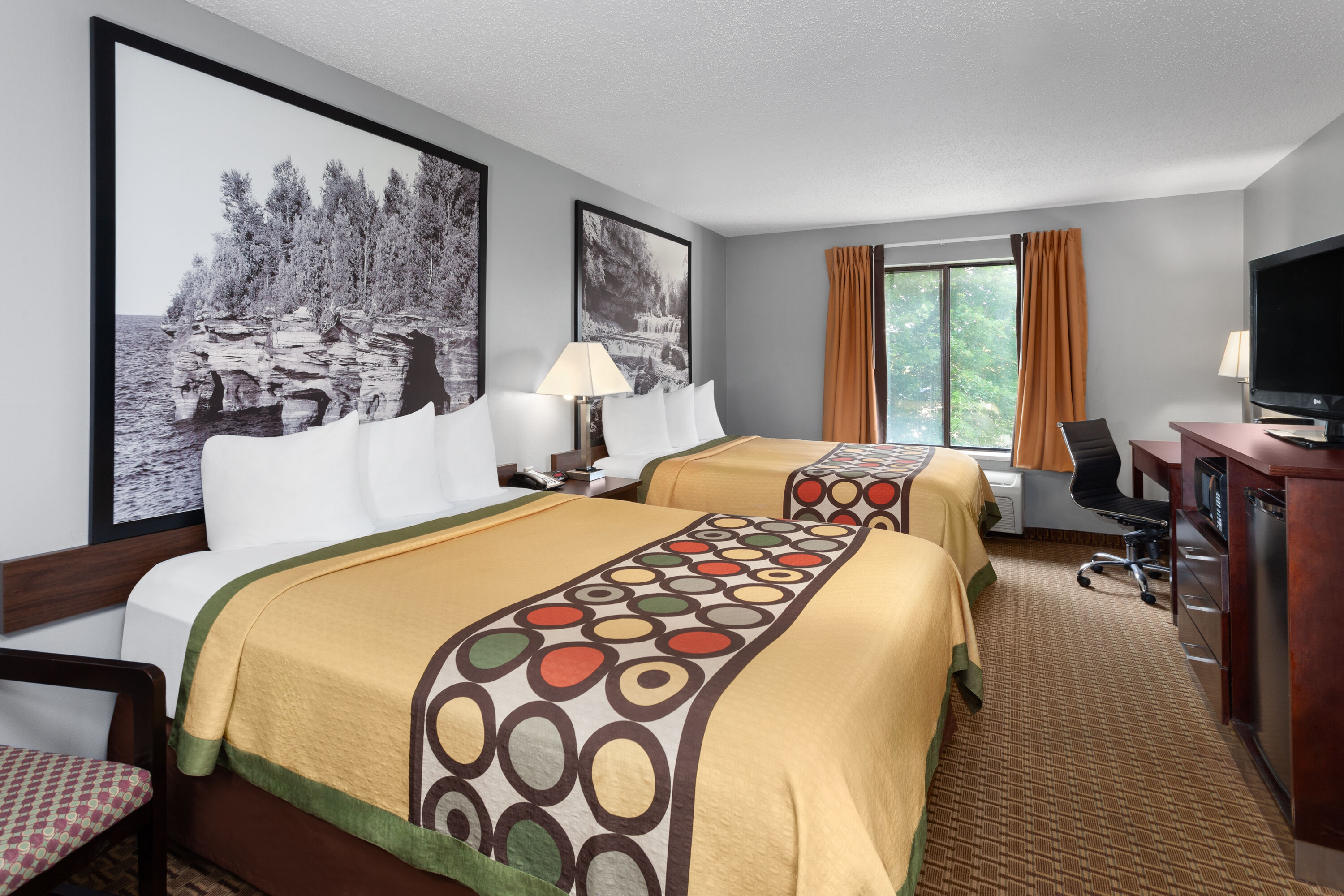 Guest room at the Super 8 by Wyndham Sun Prairie/Madison E in Sun Prairie, Wisconsin