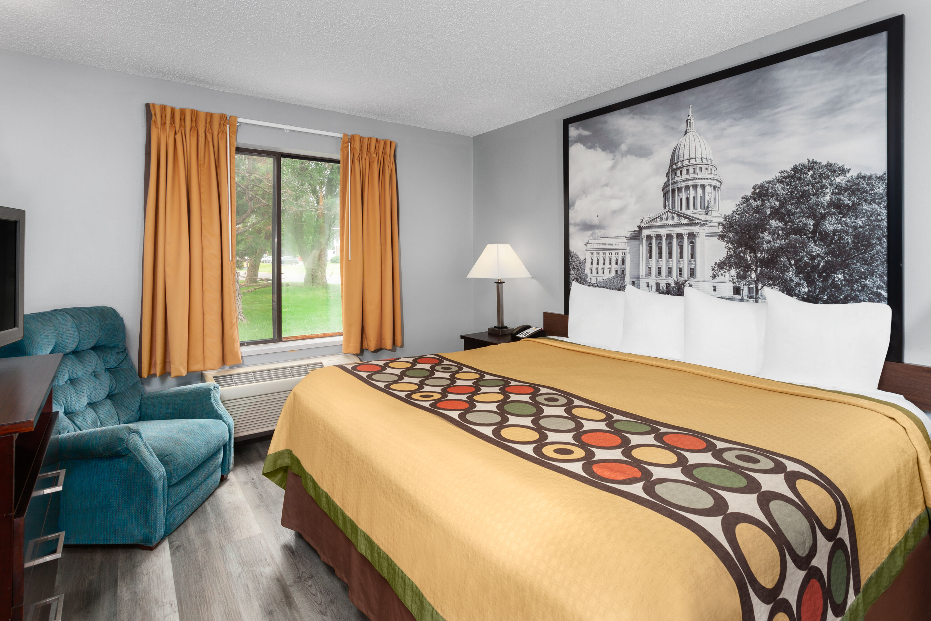 Super 8 by Wyndham Sun Prairie/Madison E suite in Sun Prairie, Wisconsin