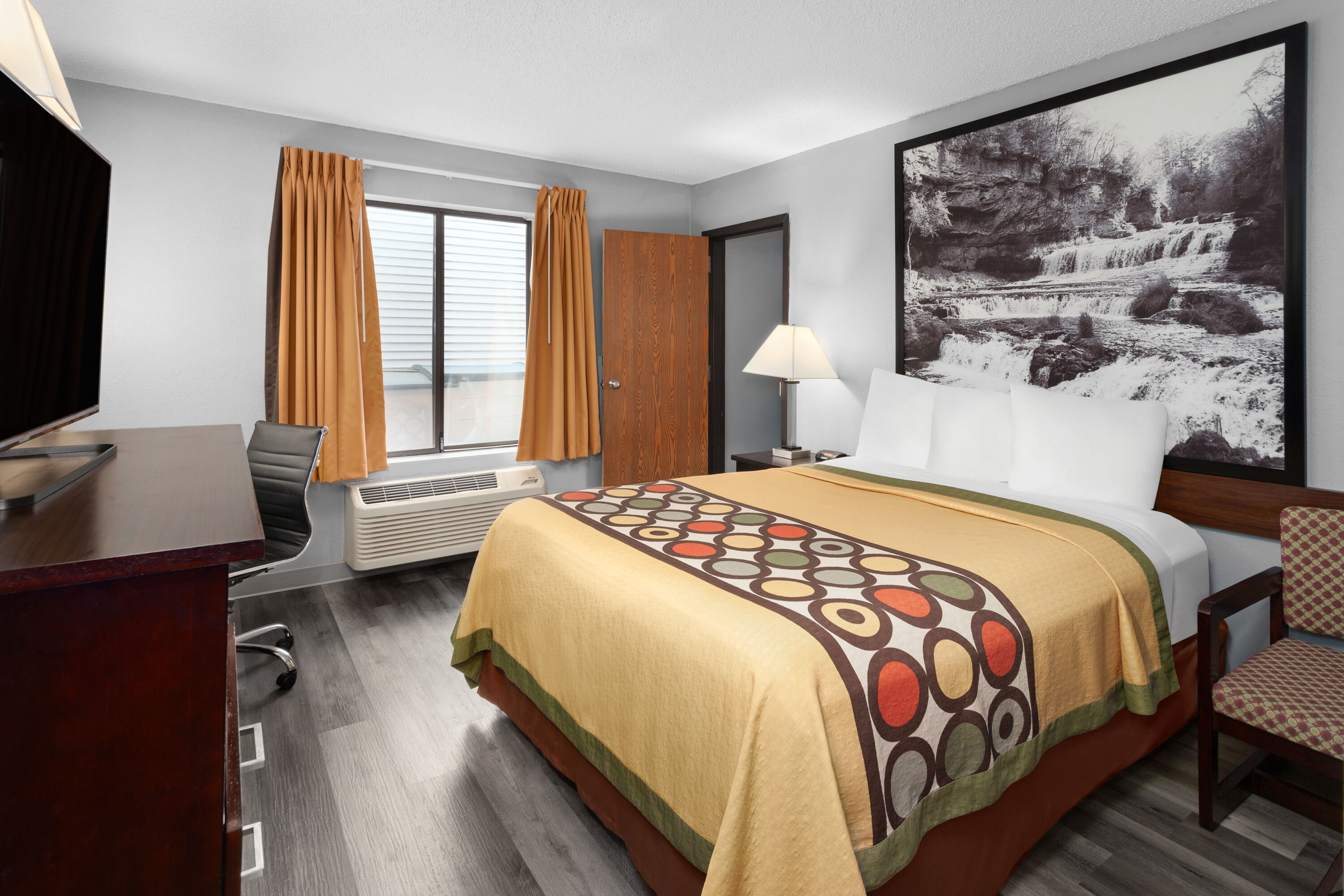 Super 8 by Wyndham Sun Prairie/Madison E suite in Sun Prairie, Wisconsin