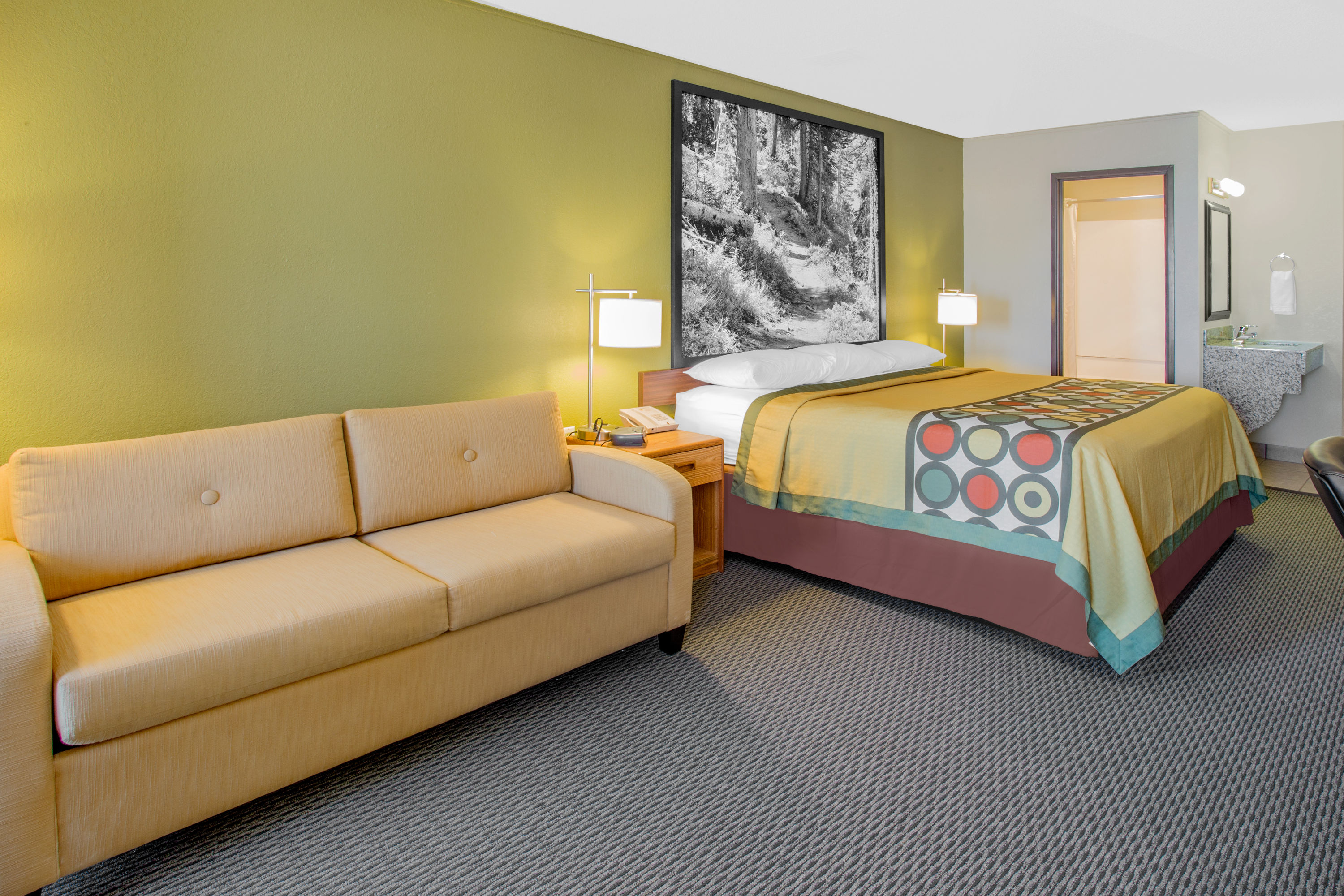 Super 8 by Wyndham Windsor/Madison North suite in Windsor, Wisconsin
