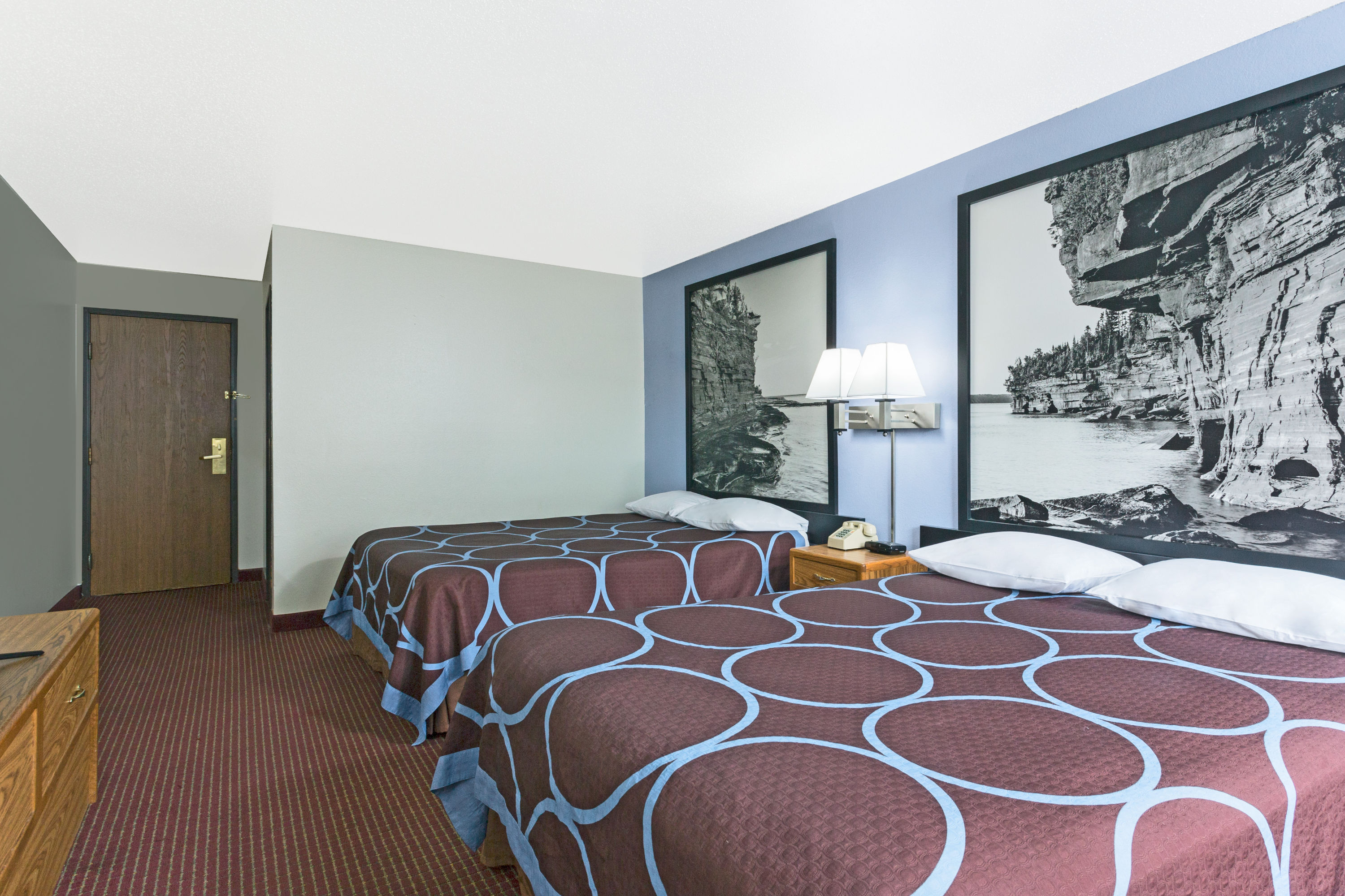 Guest room at the Super 8 by Wyndham Wisconsin Dells in Wisconsin Dells, Wisconsin