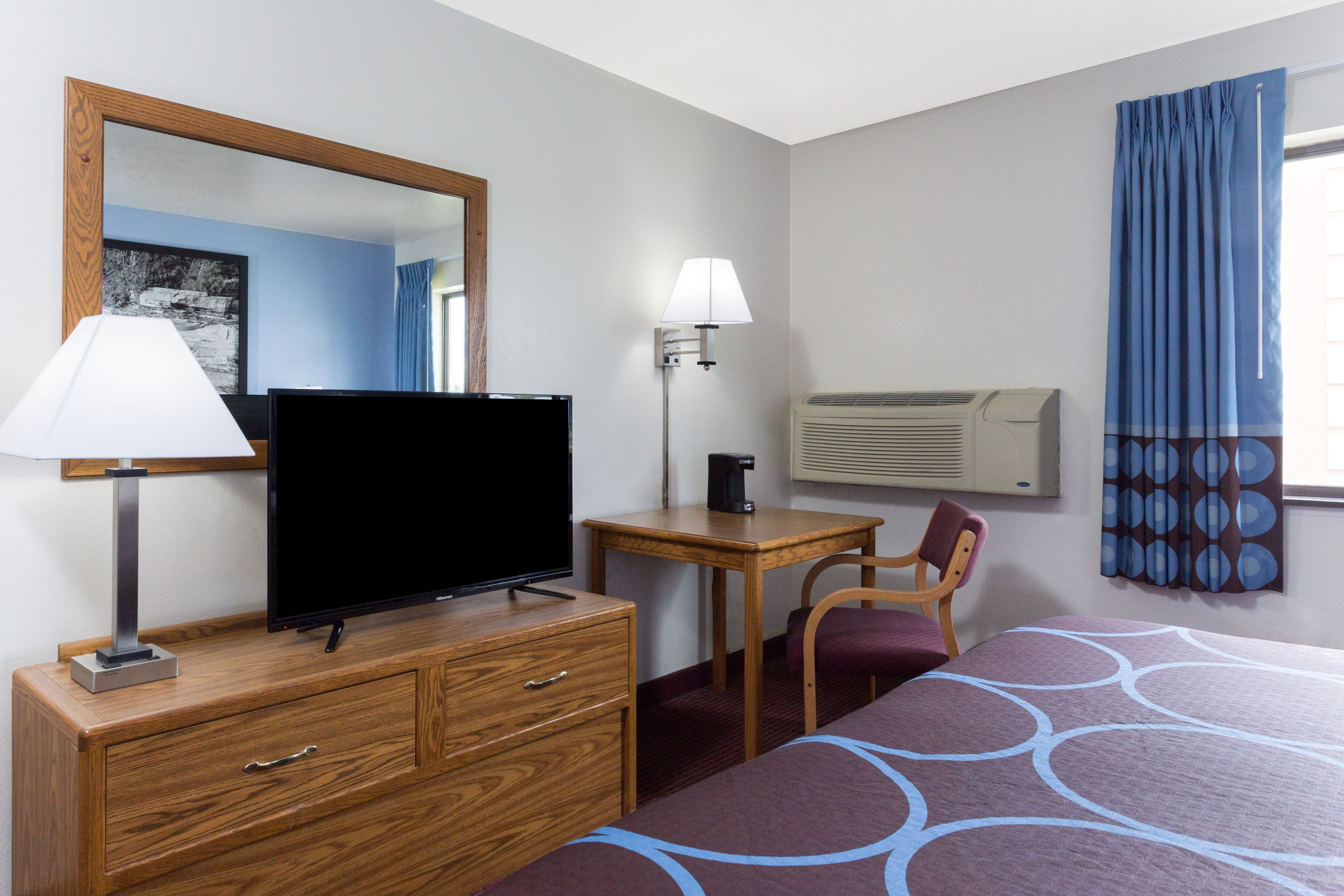 Guest room at the Super 8 by Wyndham Wisconsin Dells in Wisconsin Dells, Wisconsin