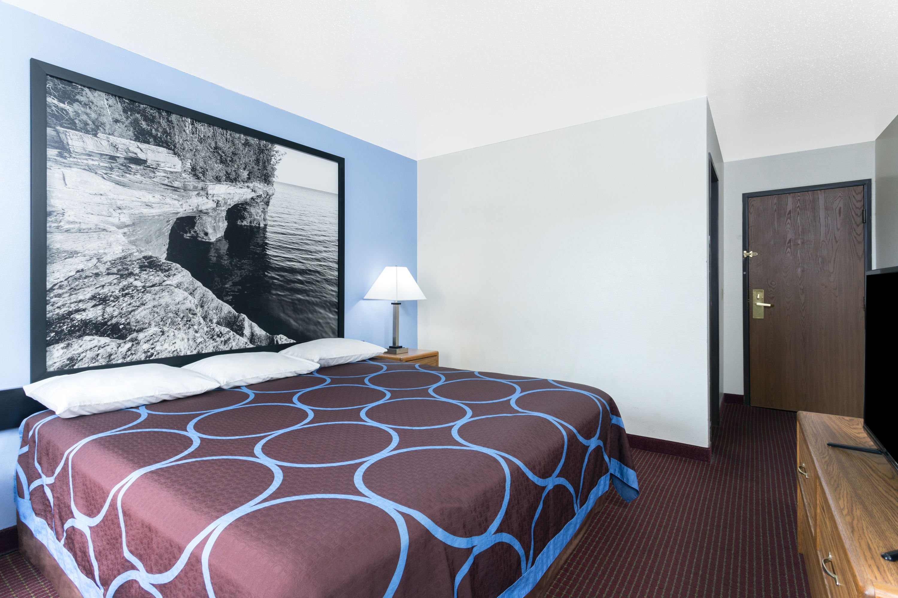 Guest room at the Super 8 by Wyndham Wisconsin Dells in Wisconsin Dells, Wisconsin