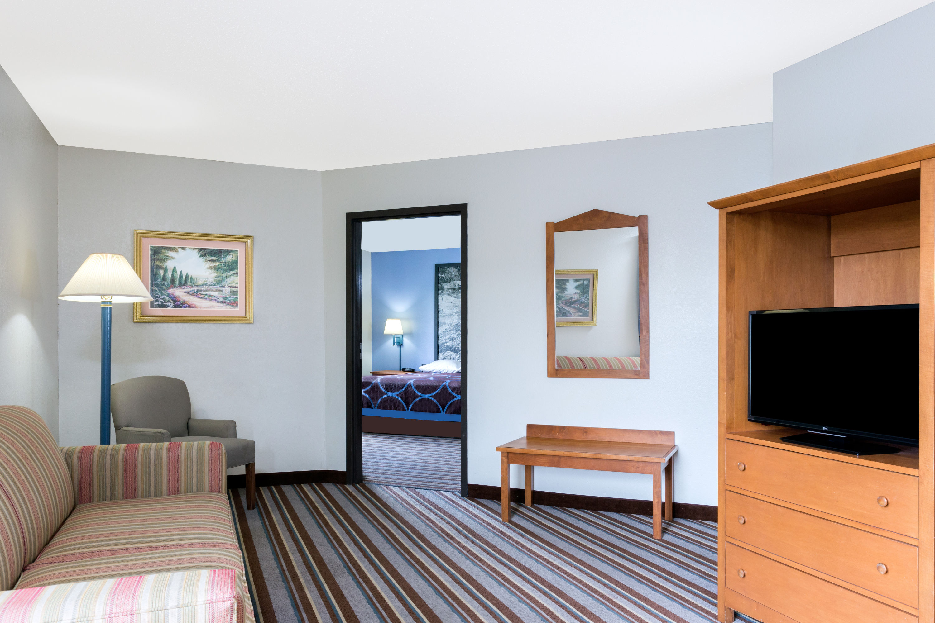 Super 8 by Wyndham Wisconsin Dells suite in Wisconsin Dells, Wisconsin