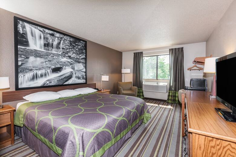 Super 8 By Wyndham Dunbar Charleston Area Hotels Wv 25064 3126 Guest Room At The Super 8 By Wyndham Dunbar Charleston Area In West