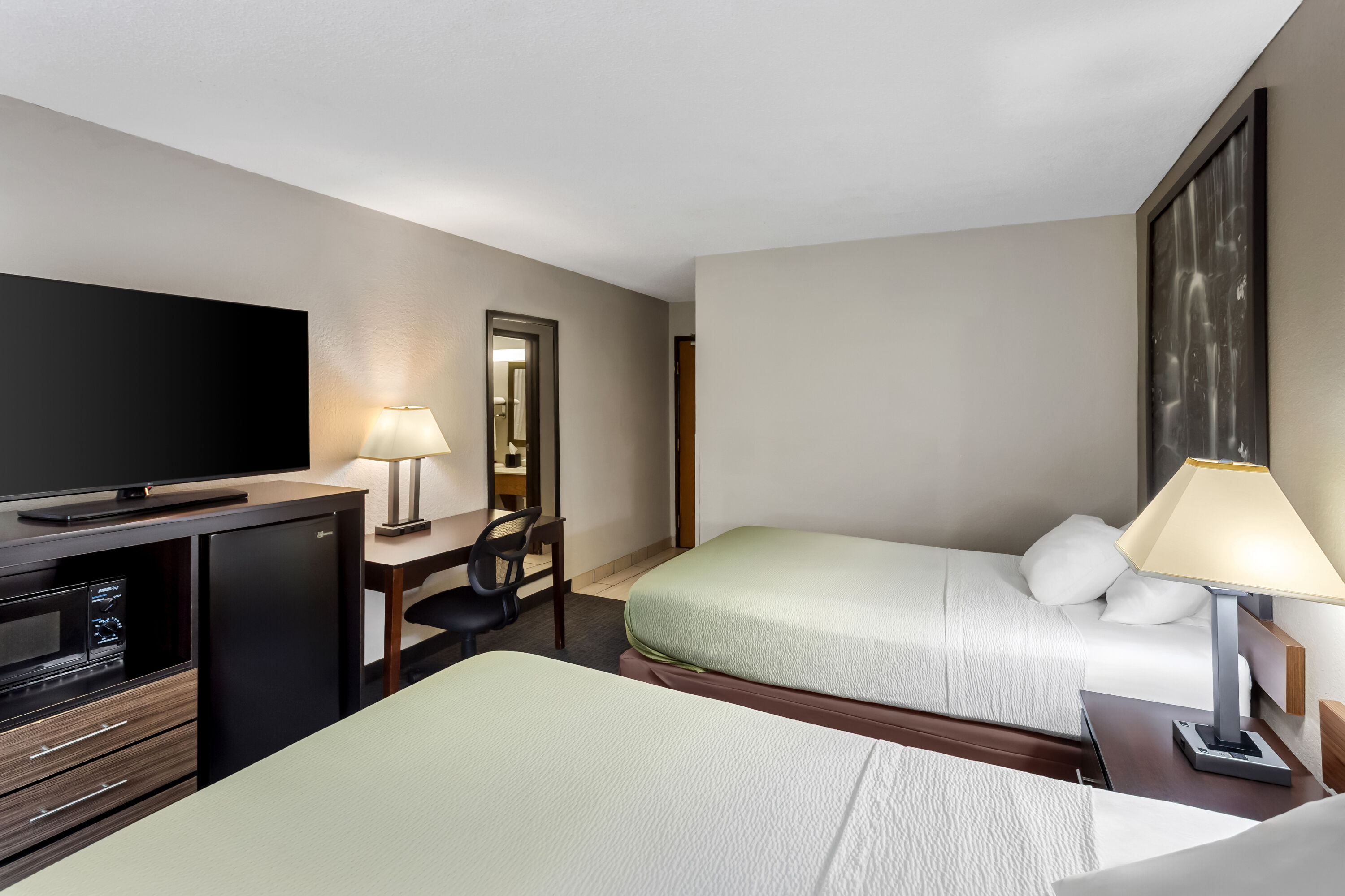 Double bed guest room at the Super 8 by Wyndham Elkins in Elkins, West Virginia