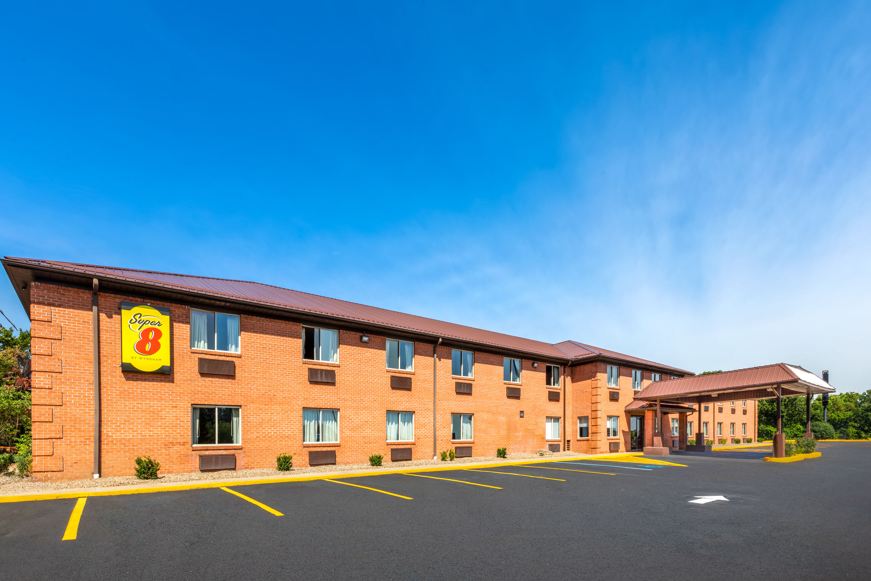 Exterior Day Image of Super 8 by Wyndham Fairmont hotel in Fairmont, West Virginia