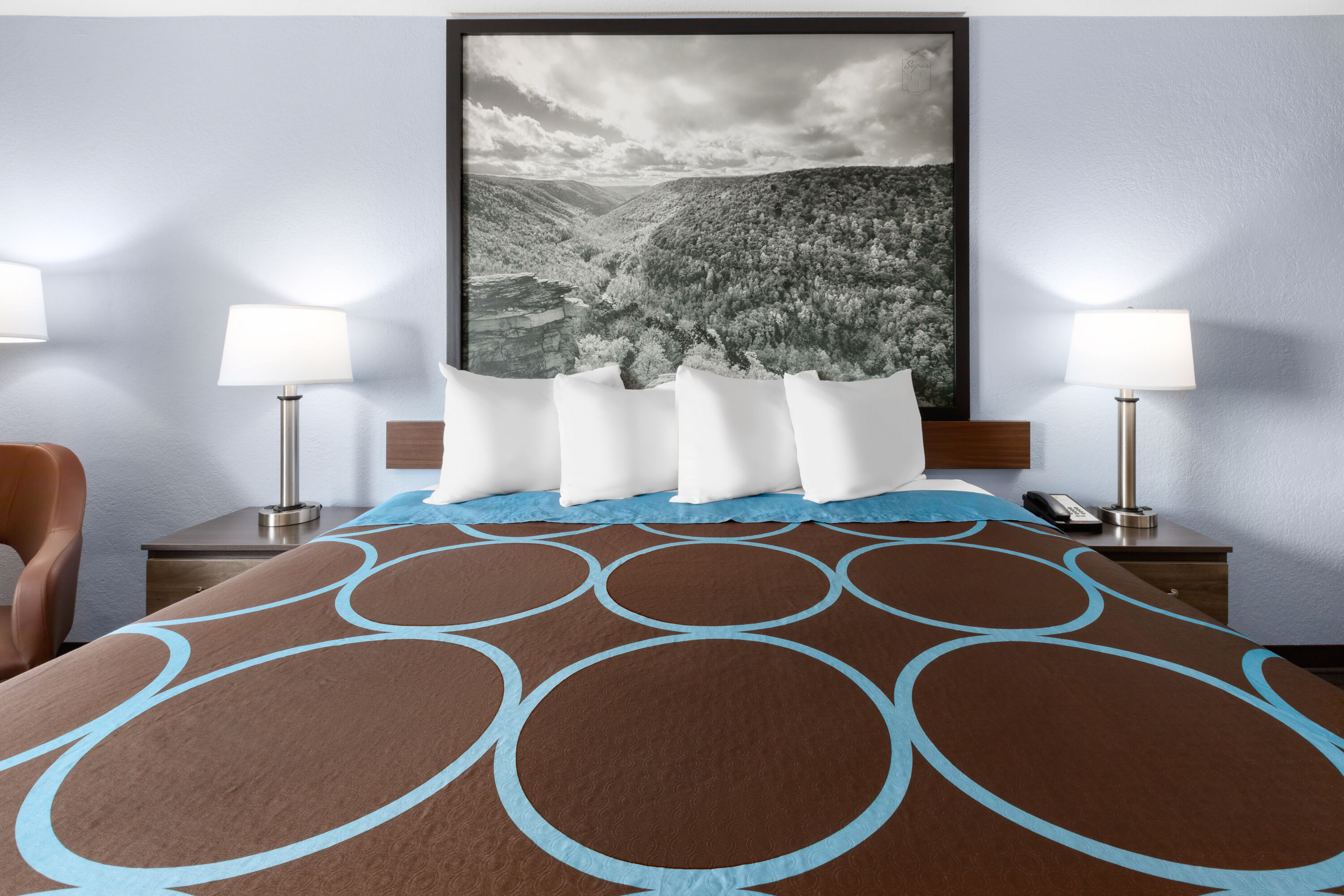 Super 8 by Wyndham Fairmont suite in Fairmont, West Virginia