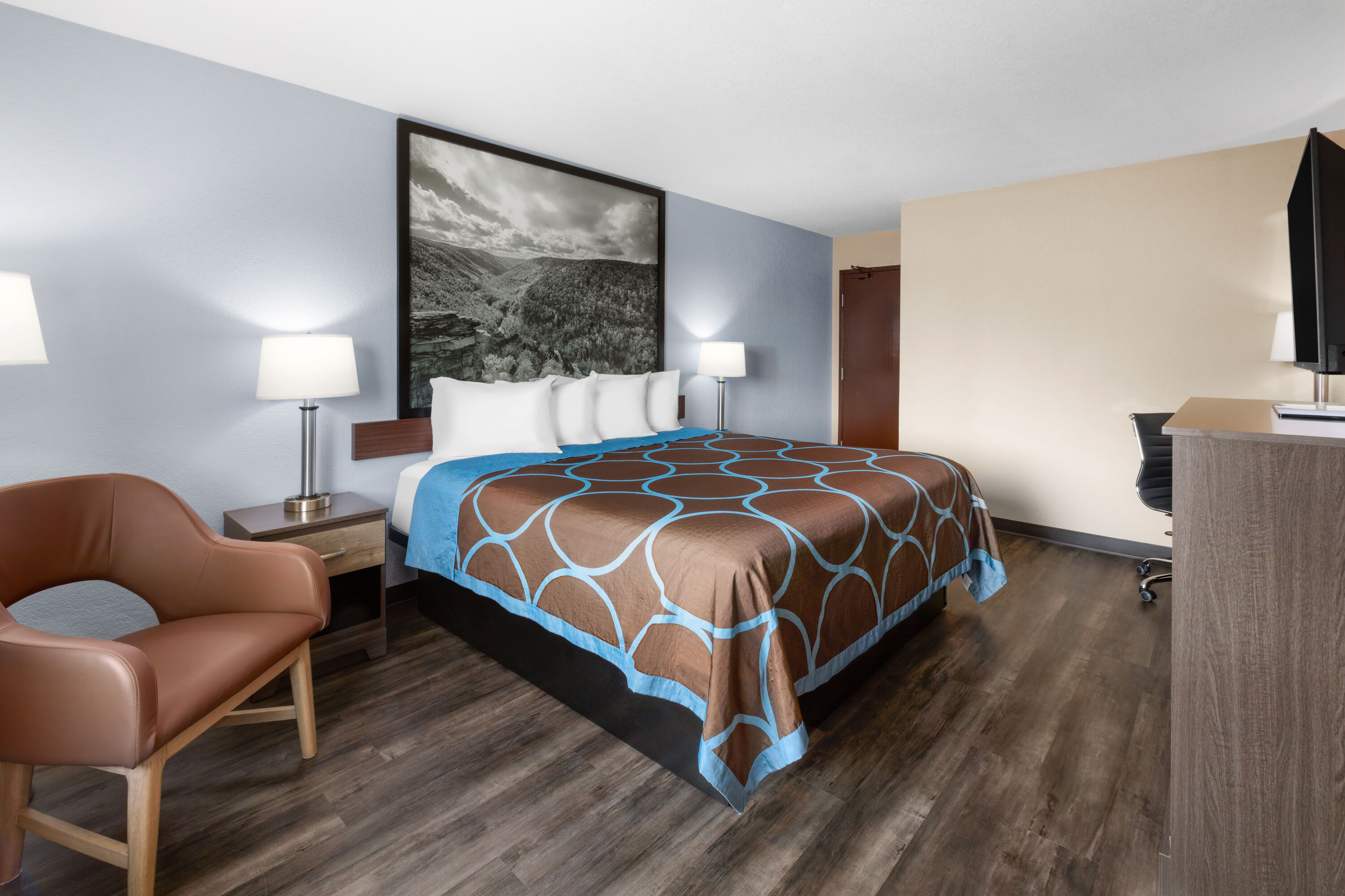 Super 8 by Wyndham Fairmont suite in Fairmont, West Virginia