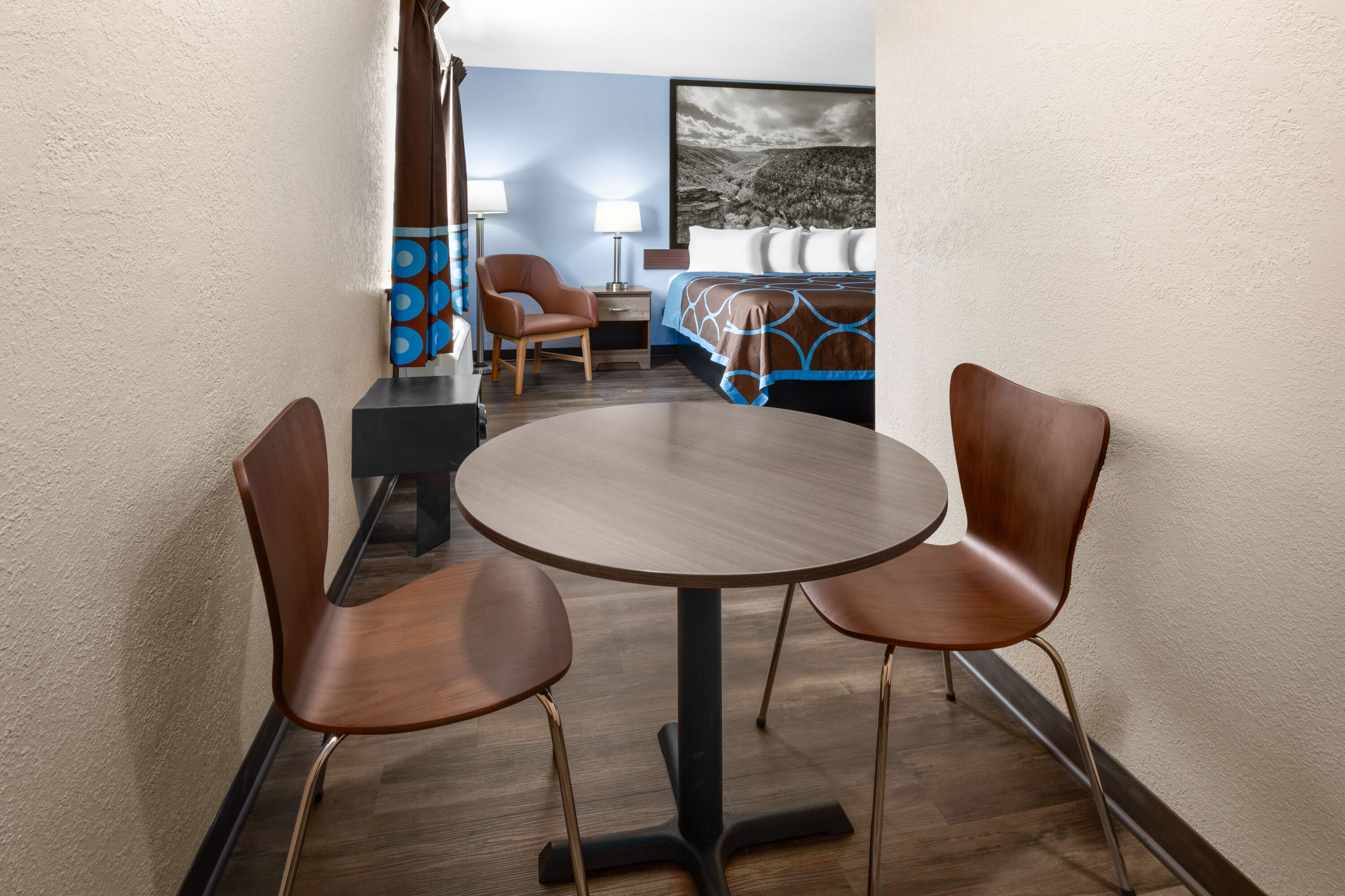 Super 8 by Wyndham Fairmont suite in Fairmont, West Virginia