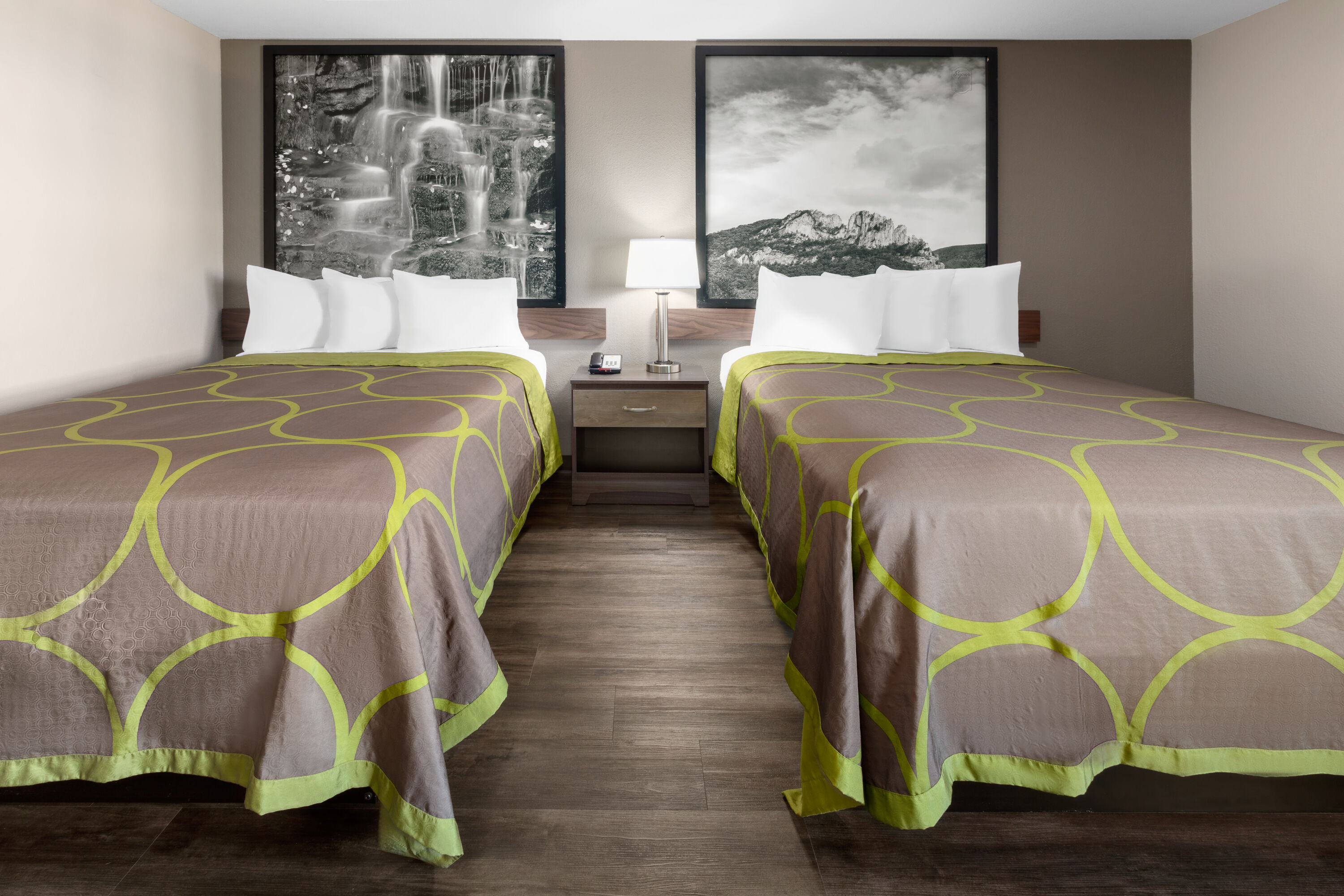 Super 8 by Wyndham Fairmont suite in Fairmont, West Virginia