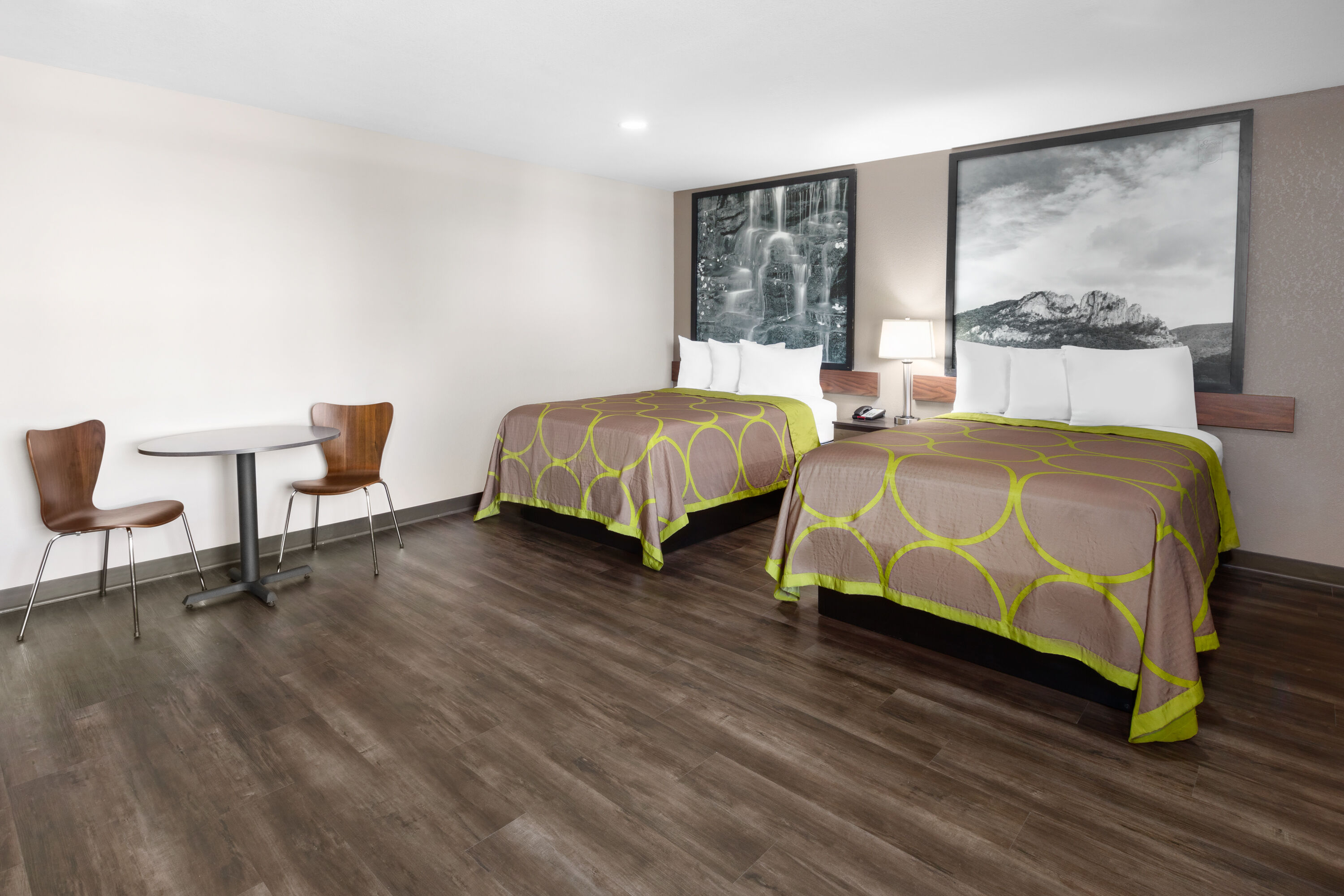 Super 8 by Wyndham Fairmont suite in Fairmont, West Virginia