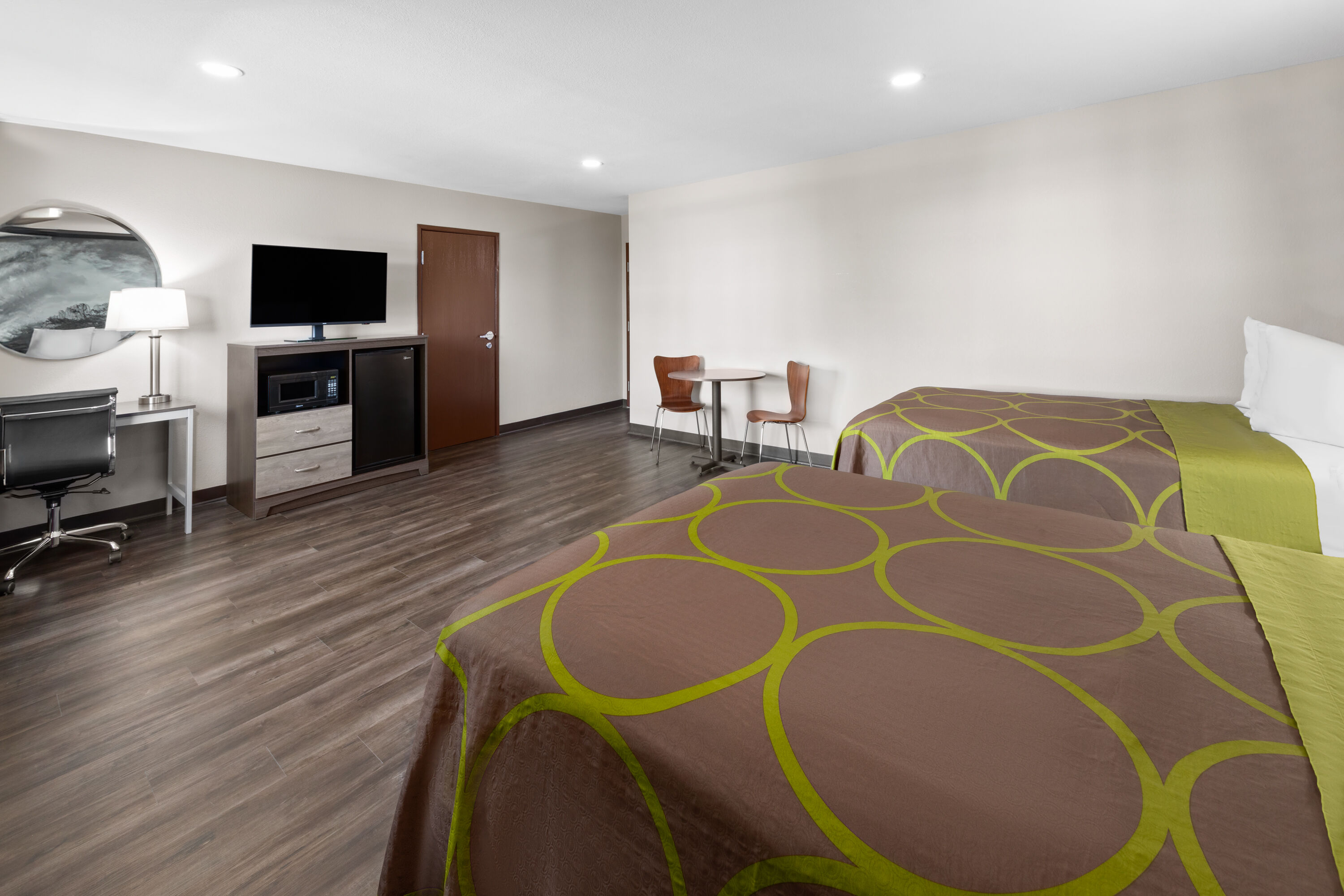 Super 8 by Wyndham Fairmont suite in Fairmont, West Virginia