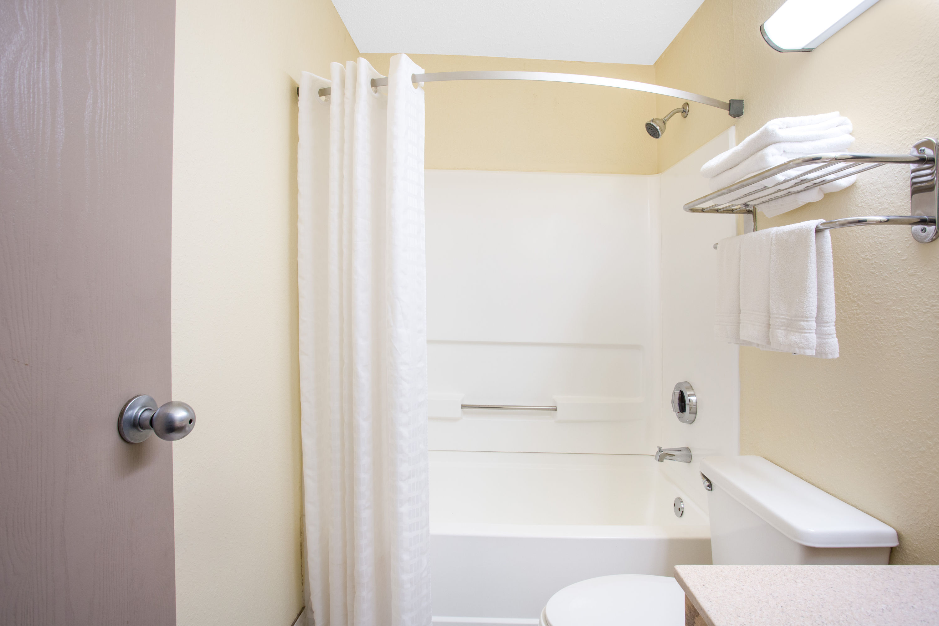 Guest room bath at the Super 8 by Wyndham Lewisburg in Lewisburg, West Virginia