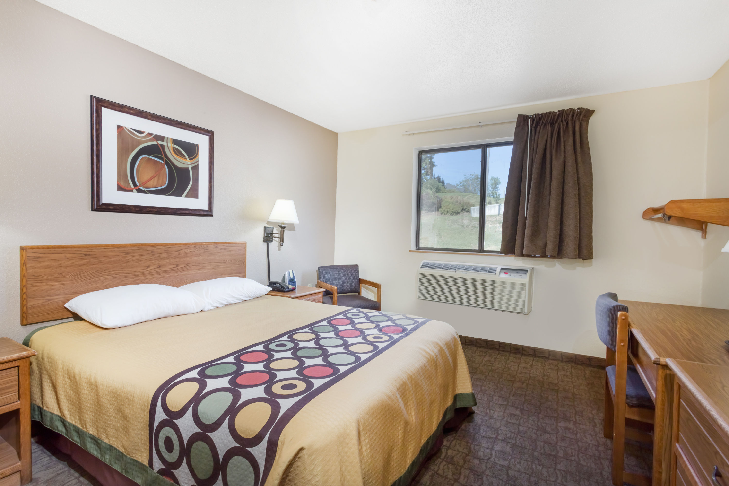 Guest room at the Super 8 by Wyndham Lewisburg in Lewisburg, West Virginia