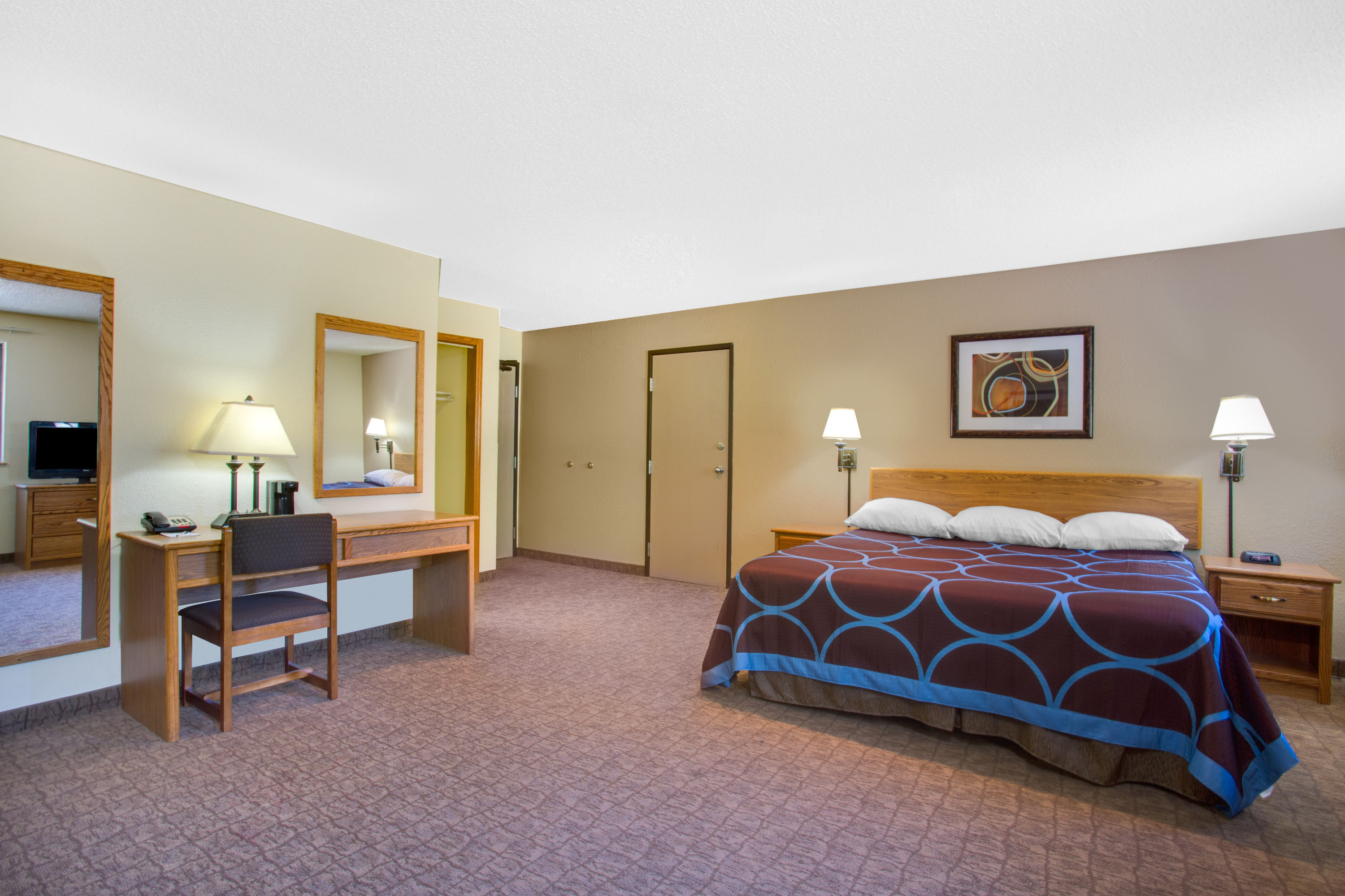 Super 8 by Wyndham Lewisburg suite in Lewisburg, West Virginia