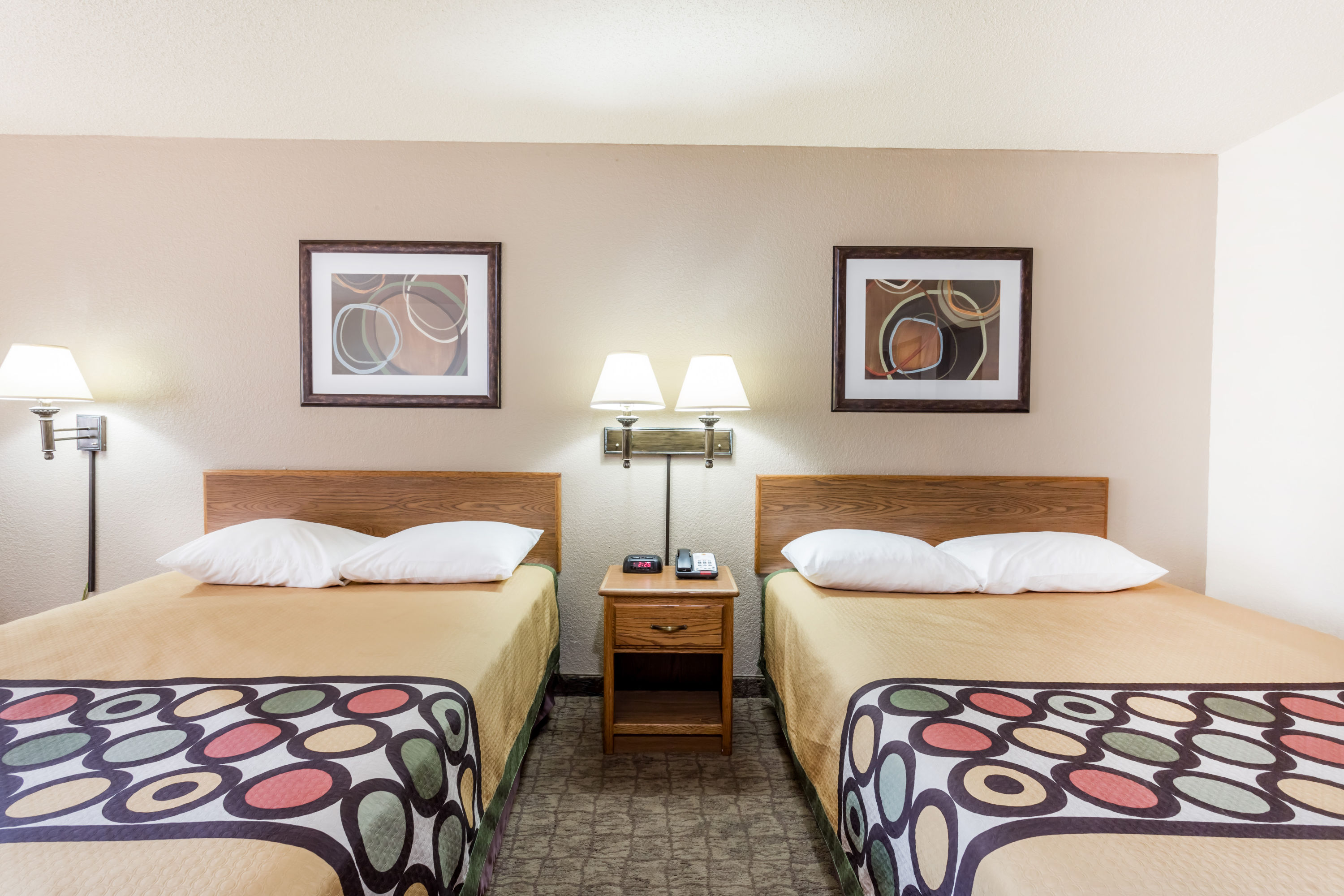 Super 8 by Wyndham Lewisburg suite in Lewisburg, West Virginia