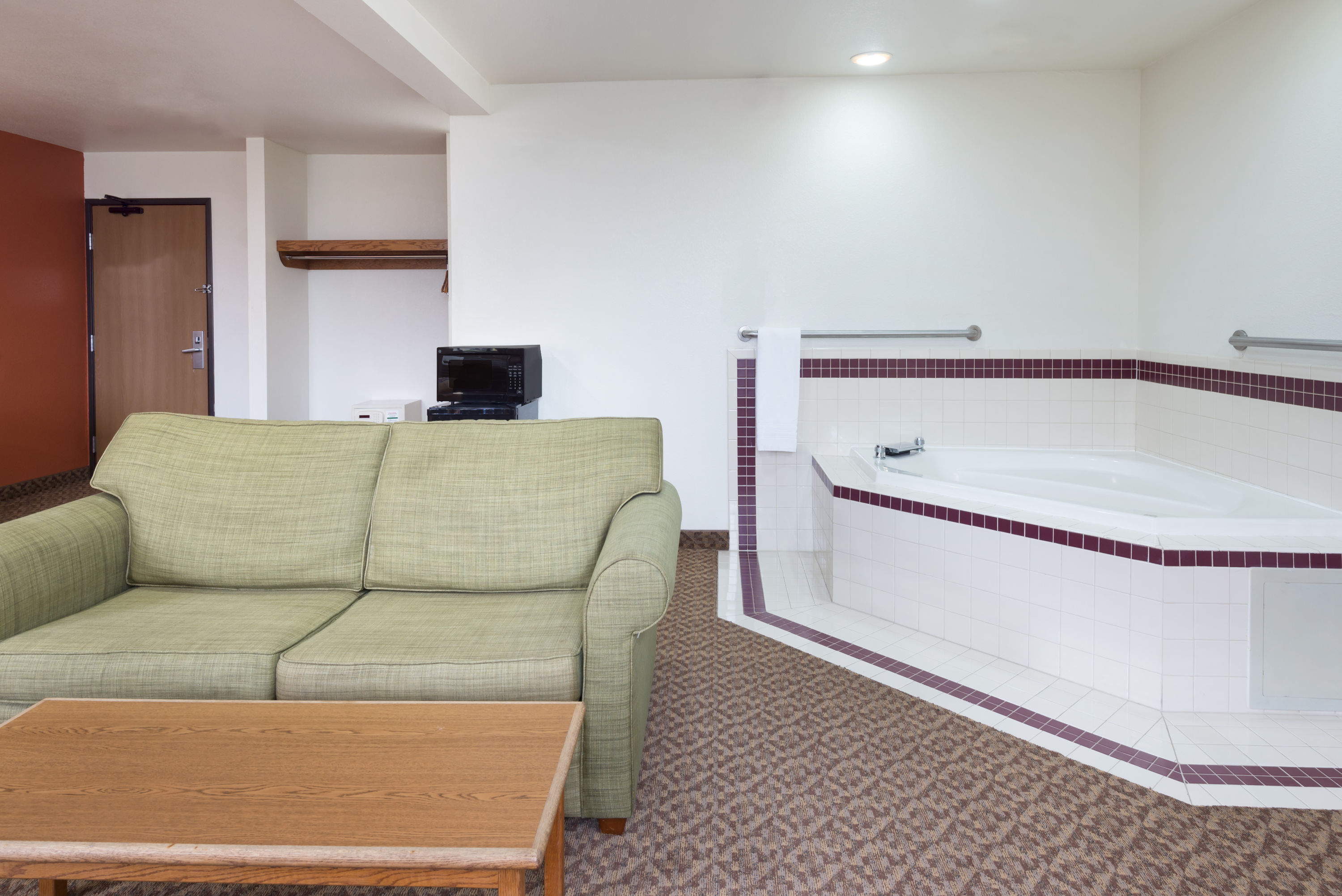 Super 8 by Wyndham Morgantown suite in Morgantown, West Virginia