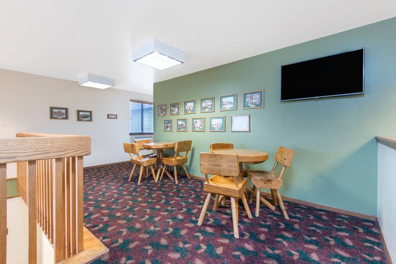 Super 8 Buffalo hotel lobby in Buffalo, Wyoming