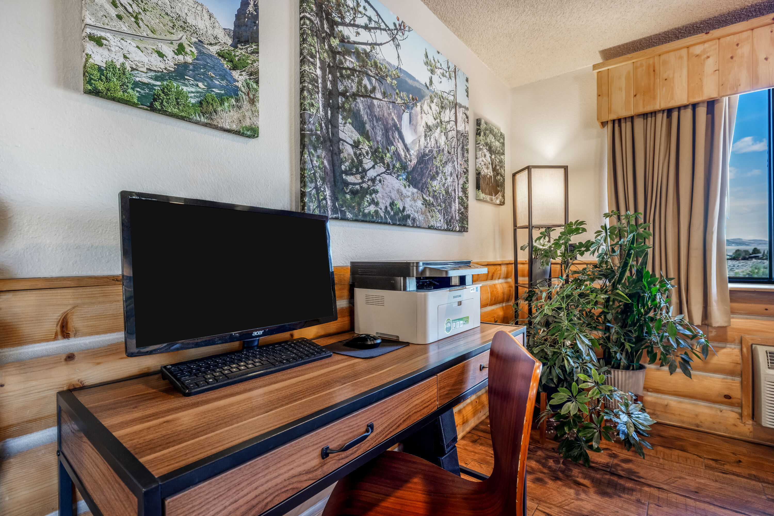 Super 8 by Wyndham Cody business center in Cody, Wyoming