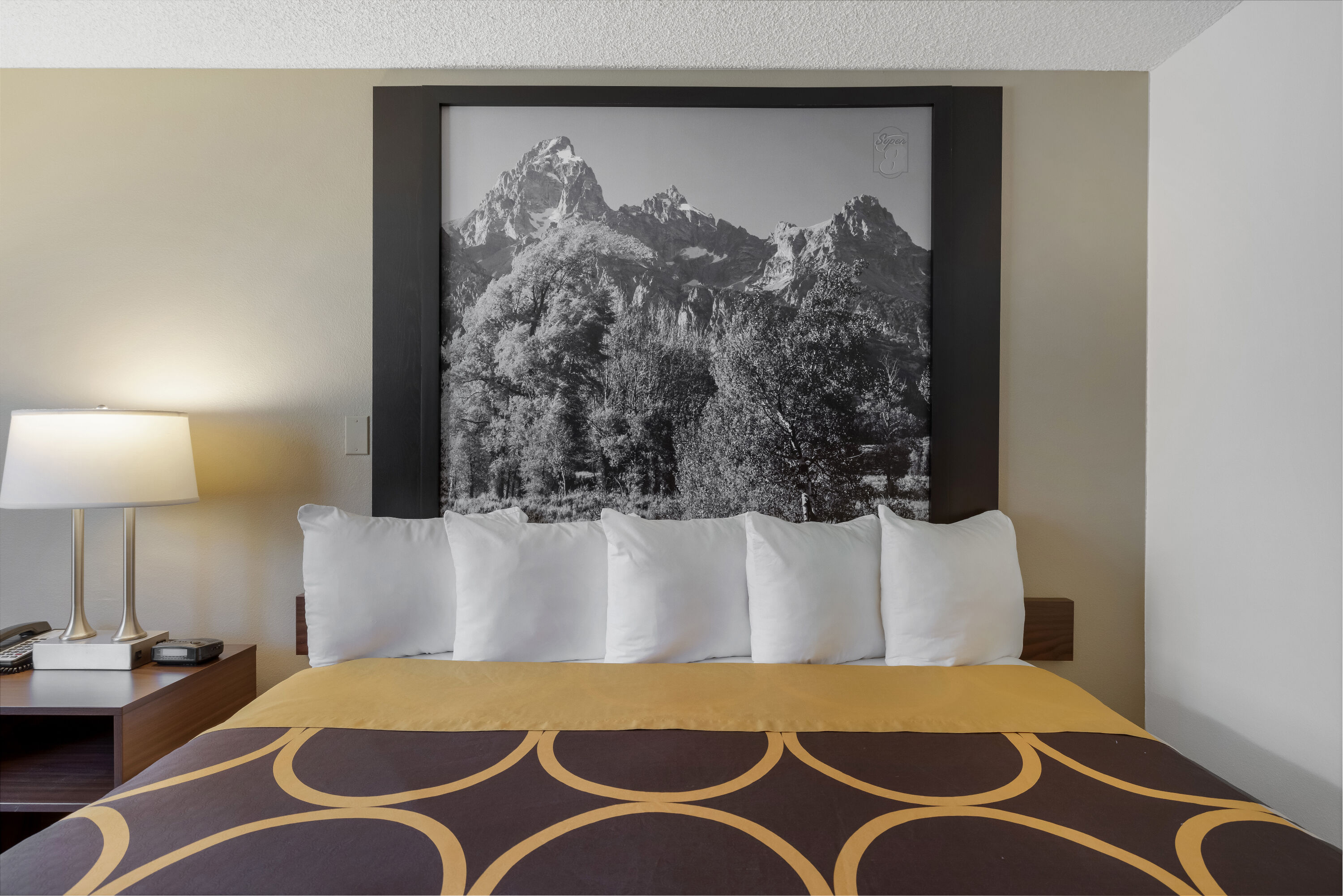 Super 8 by Wyndham Cody suite in Cody, Wyoming