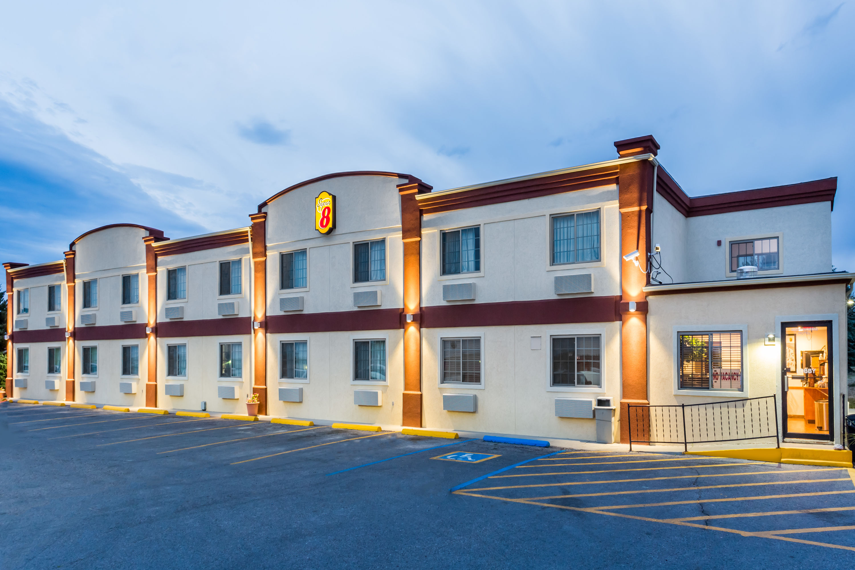 Exterior Dusk Image of Super 8 by Wyndham Douglas hotel in Douglas, Wyoming