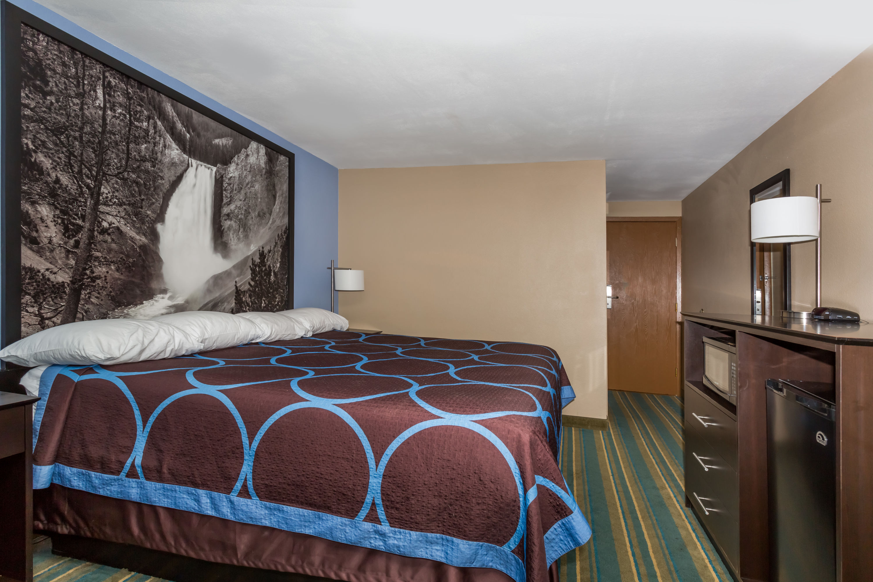 Guest room at the Super 8 by Wyndham Douglas in Douglas, Wyoming
