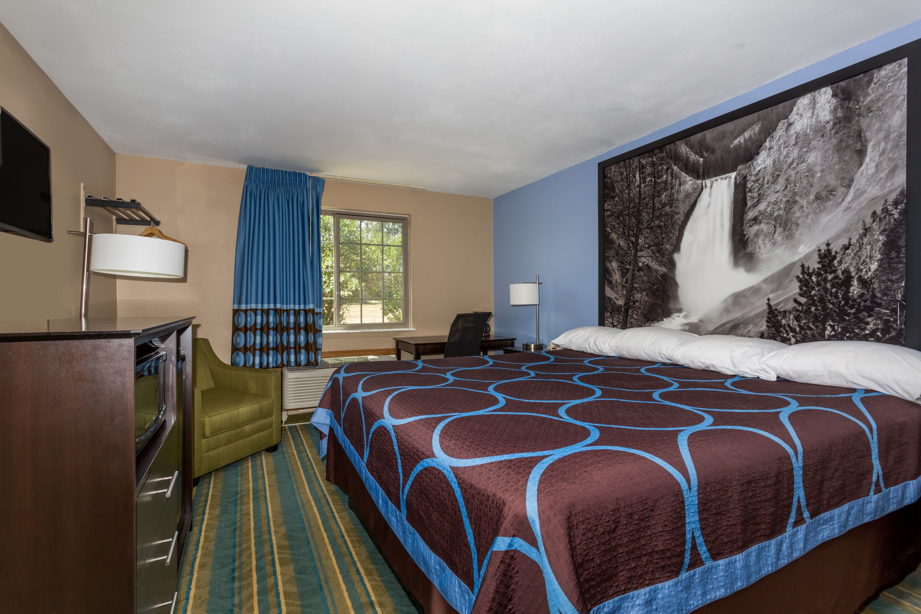 Guest room at the Super 8 by Wyndham Douglas in Douglas, Wyoming