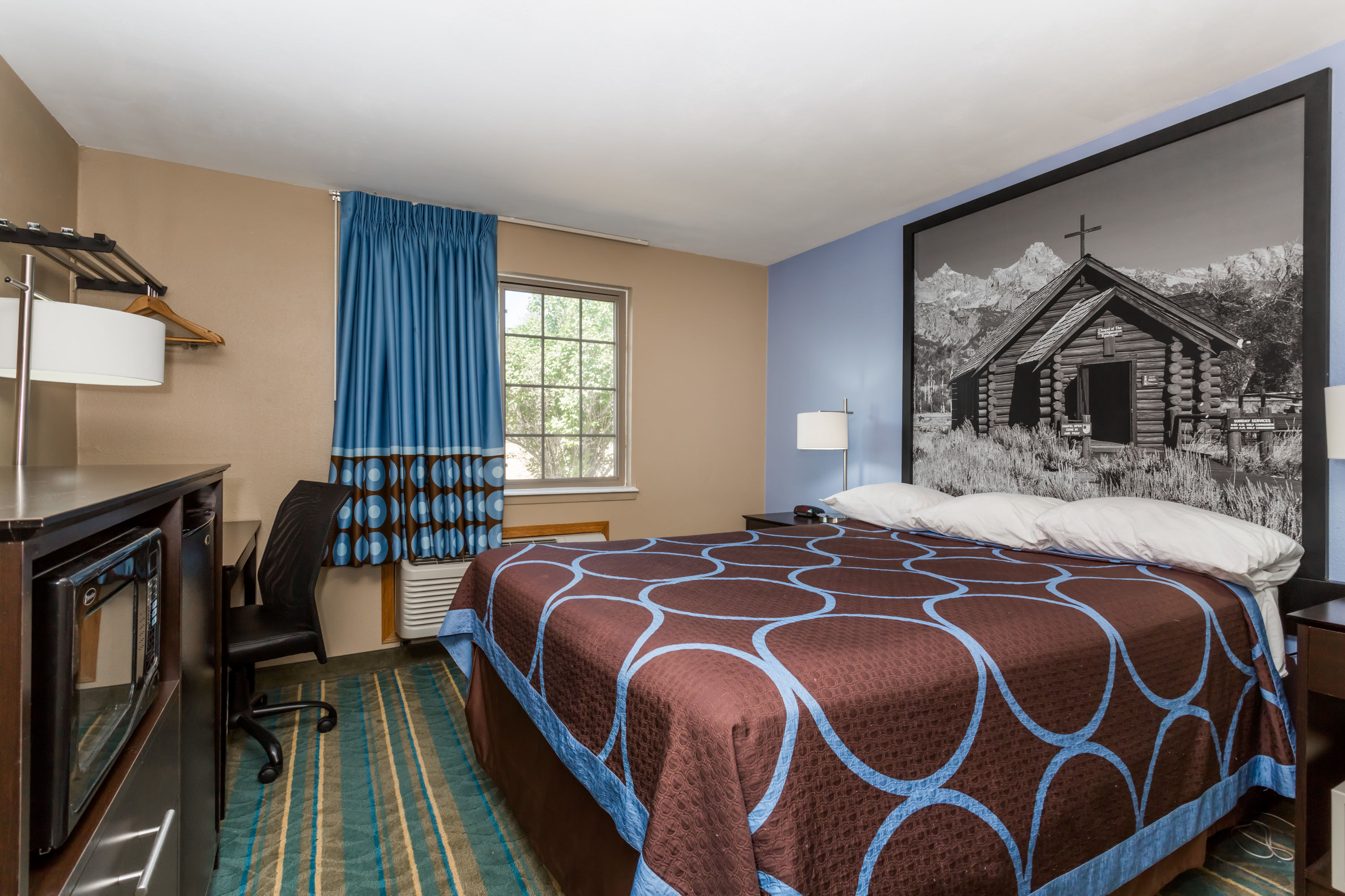 Guest room at the Super 8 by Wyndham Douglas in Douglas, Wyoming