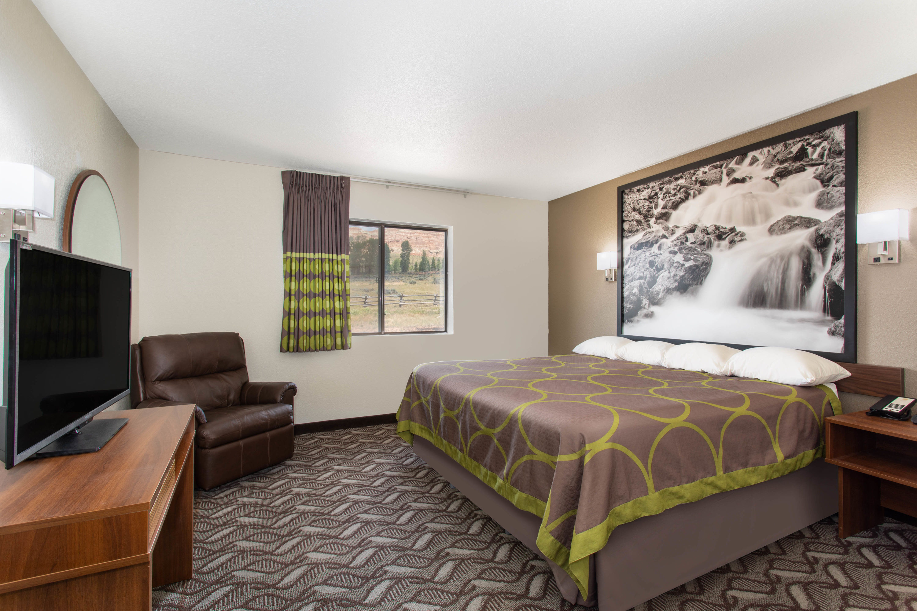 Super 8 by Wyndham Dubois suite in Dubois, Wyoming