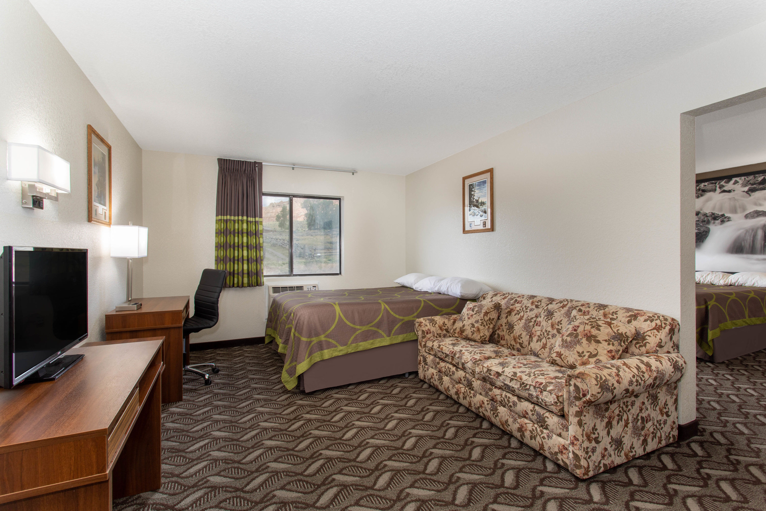 Super 8 by Wyndham Dubois suite in Dubois, Wyoming