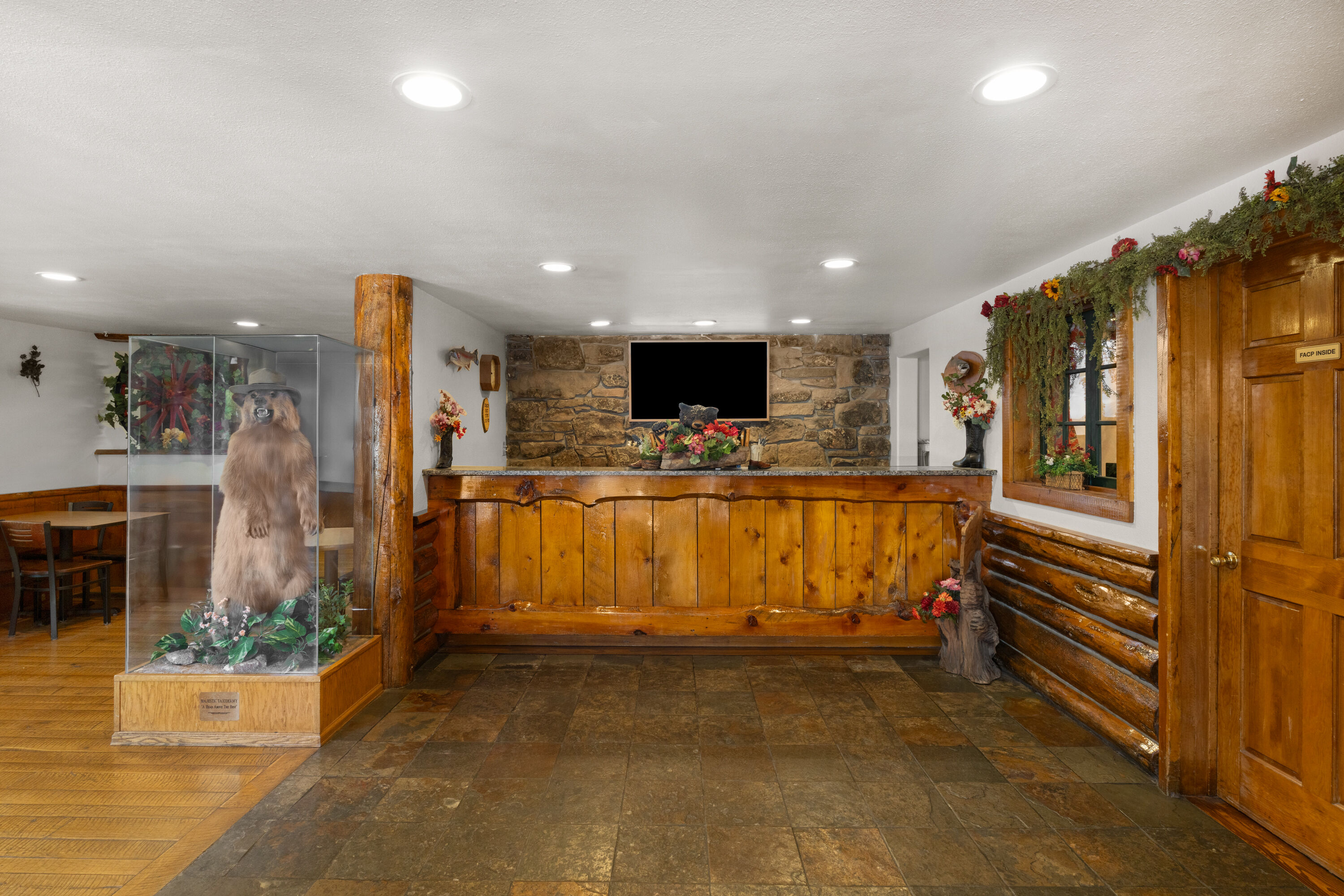 Super 8 by Wyndham Jackson Hole reception in Jackson, Wyoming