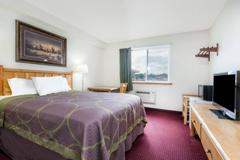 Guest room at the Super 8 Powell in Powell, Wyoming