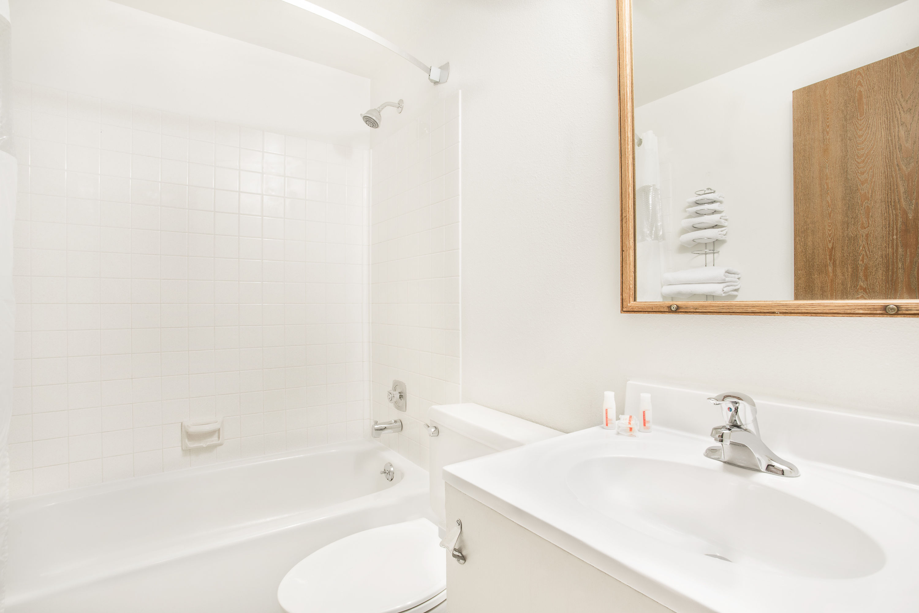 Guest room bath at the Super 8 by Wyndham Riverton in Riverton, Wyoming