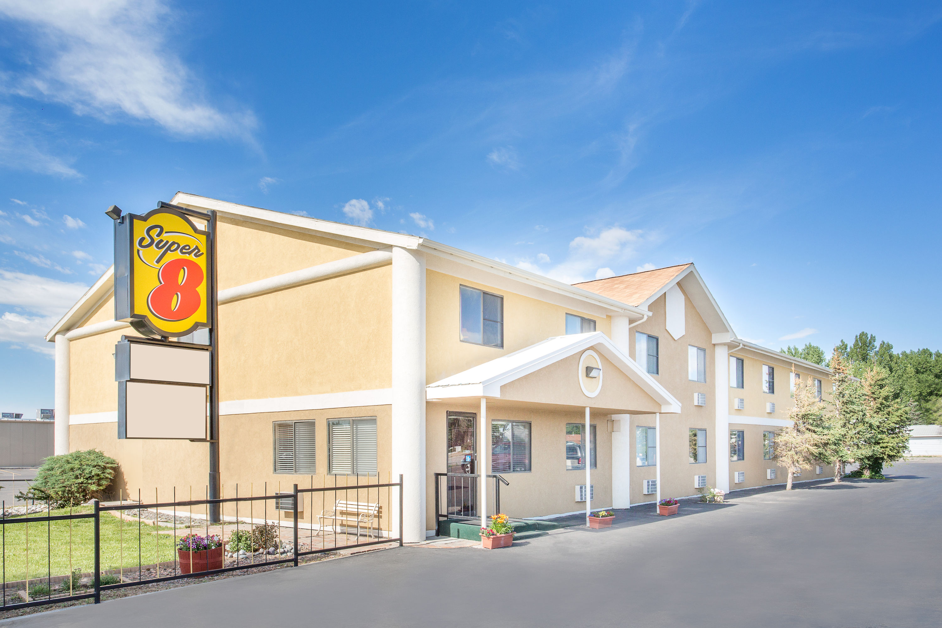 Exterior Day Image of Super 8 by Wyndham Riverton hotel in Riverton, Wyoming