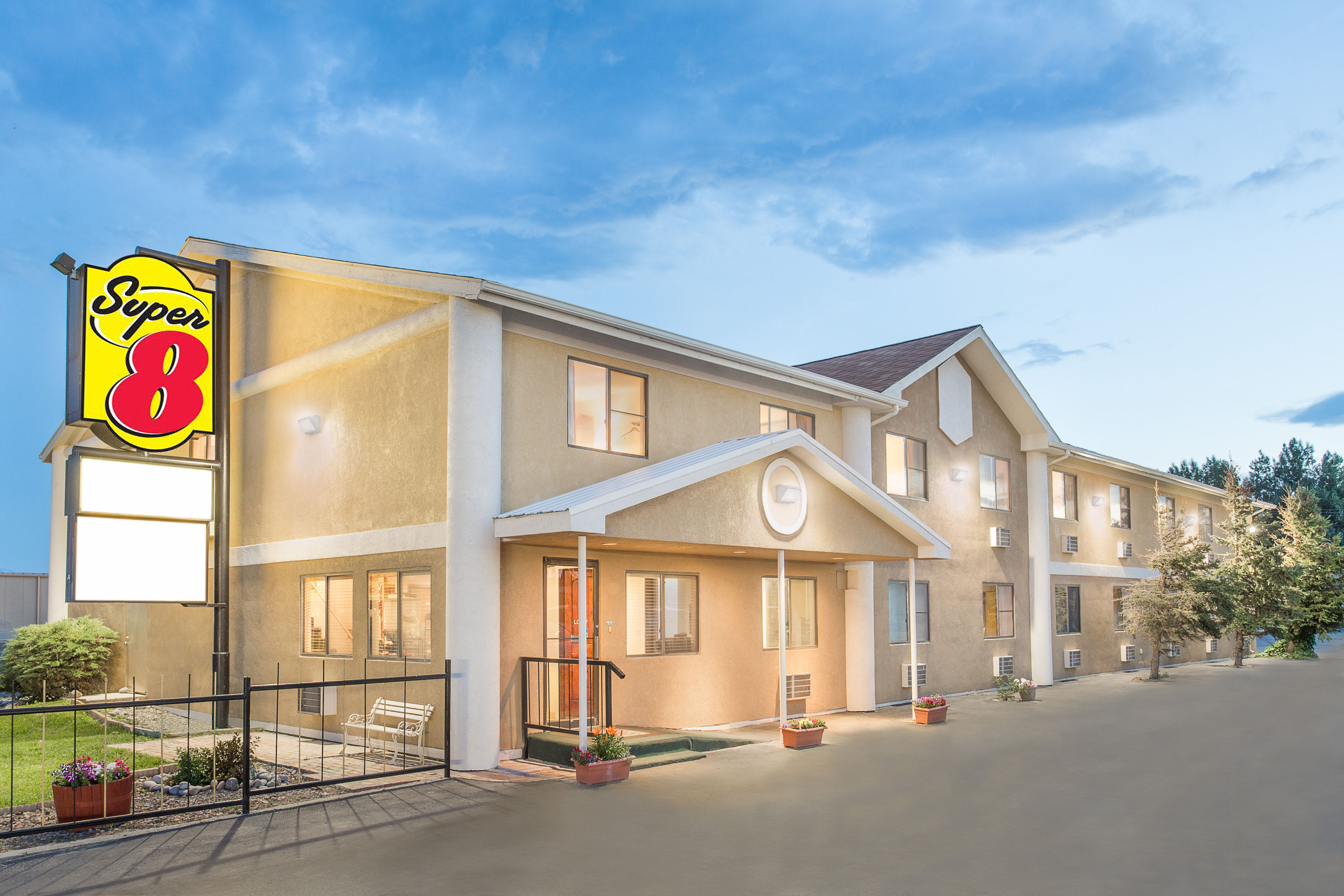 Exterior Day Image of Super 8 by Wyndham Riverton hotel in Riverton, Wyoming