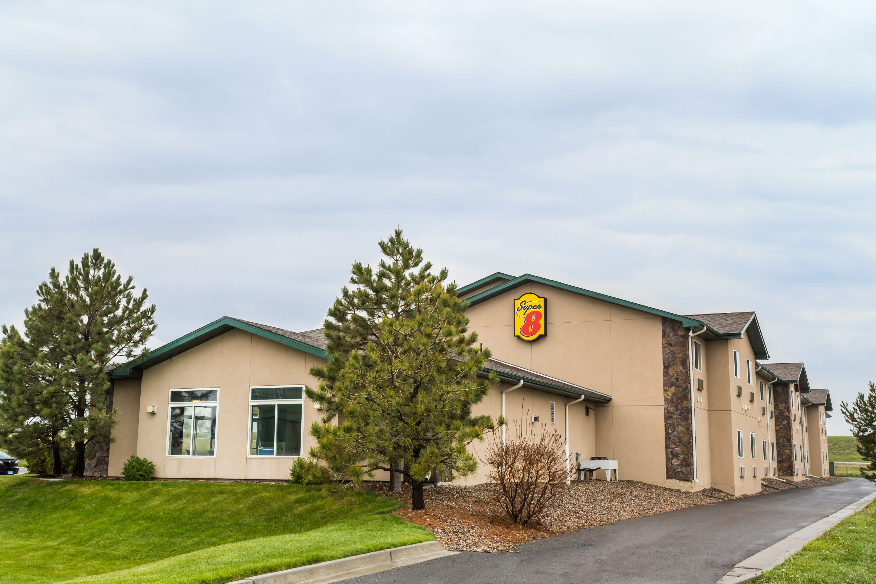 Exterior of Super 8 by Wyndham Wheatland Wyoming hotel in Wheatland, Wyoming