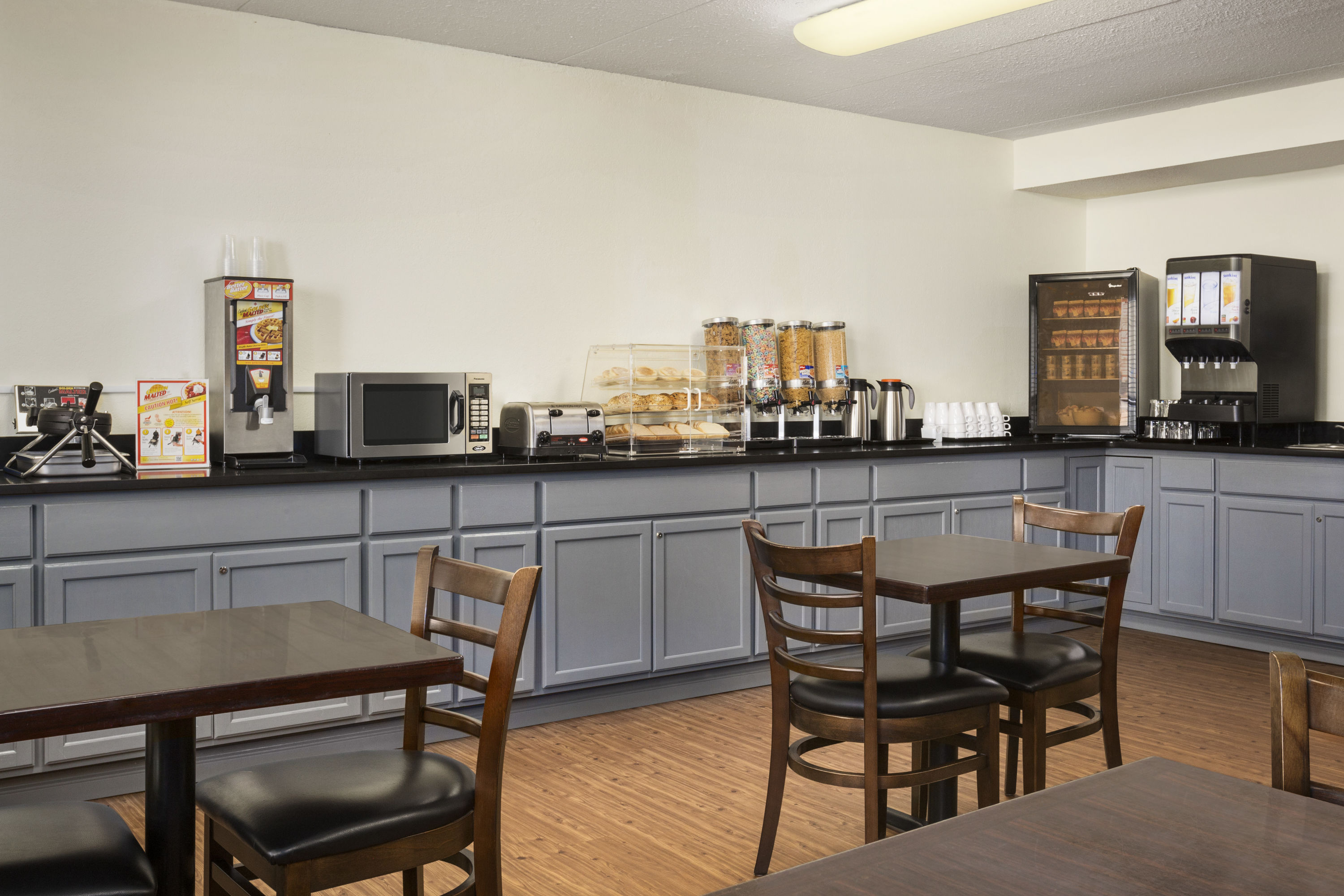 Travelodge By Wyndham Edmonton West Edmonton Ab Hotels