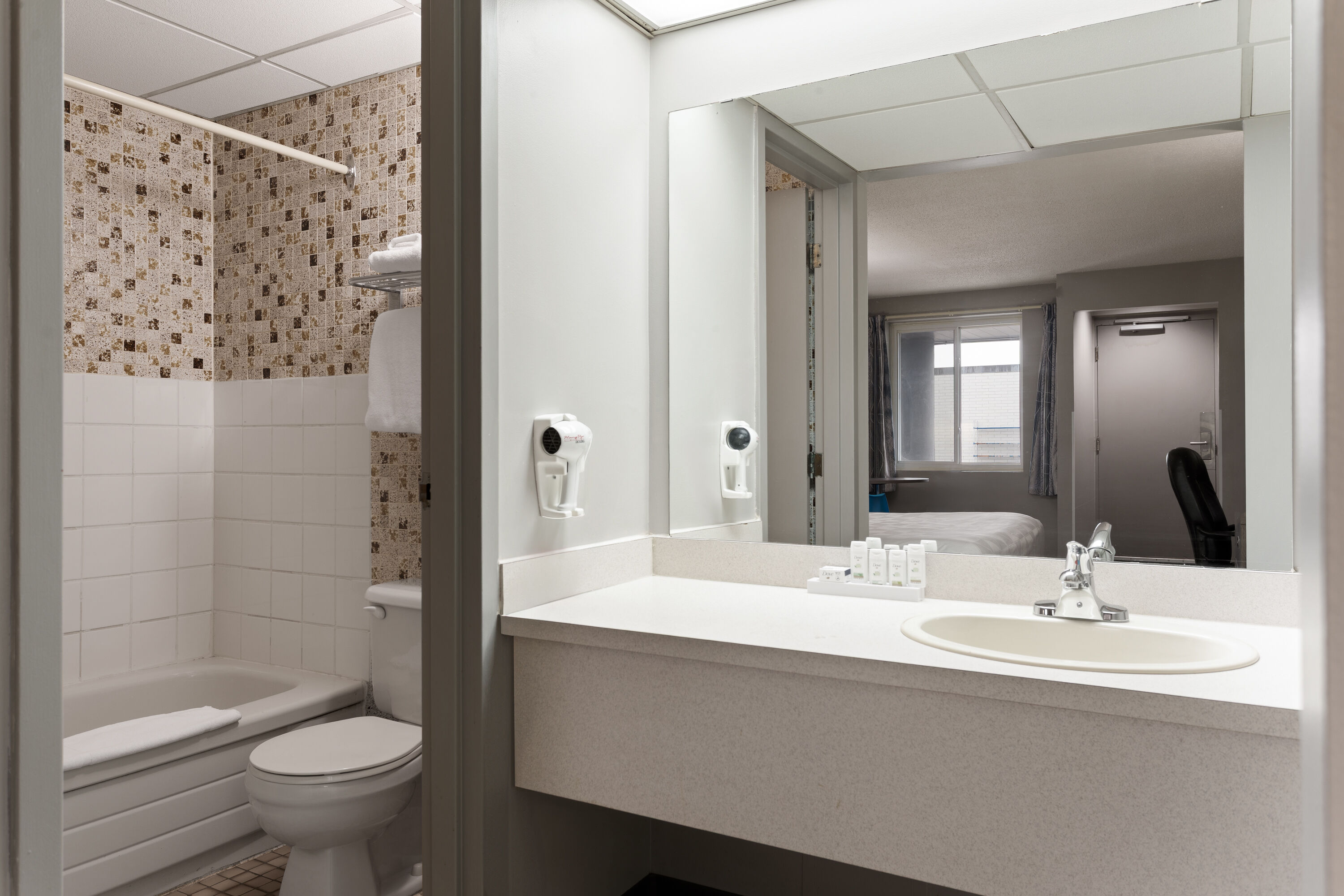 Guest room bath at the Travelodge by Wyndham Grande Prairie in Grande Prairie, Alberta